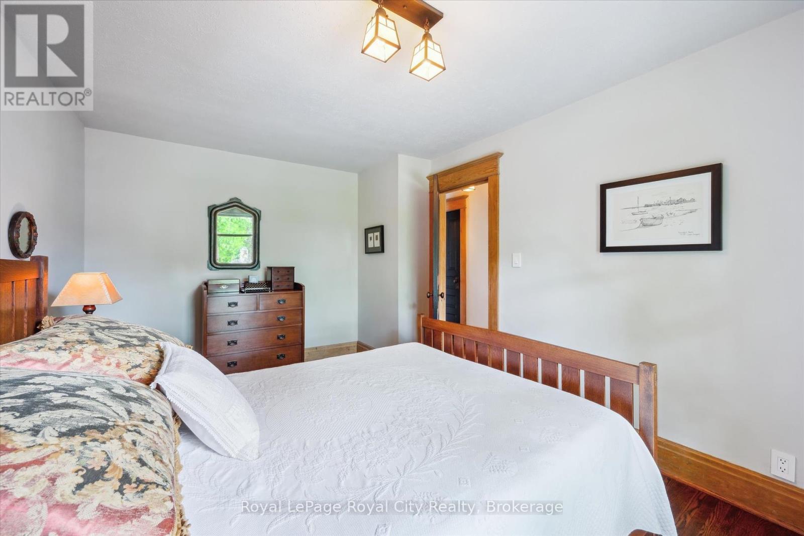 












54 CLINTON STREET

,
Guelph (Downtown),




Ontario
N1H5G5

