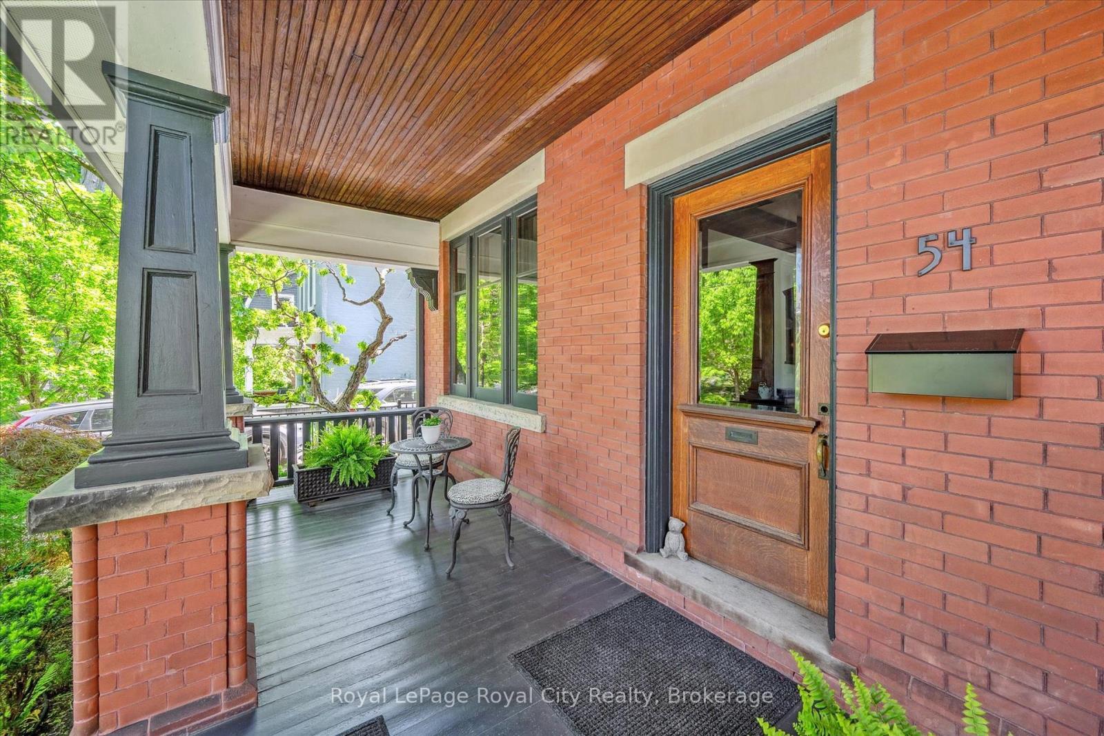 












54 CLINTON STREET

,
Guelph (Downtown),




Ontario
N1H5G5

