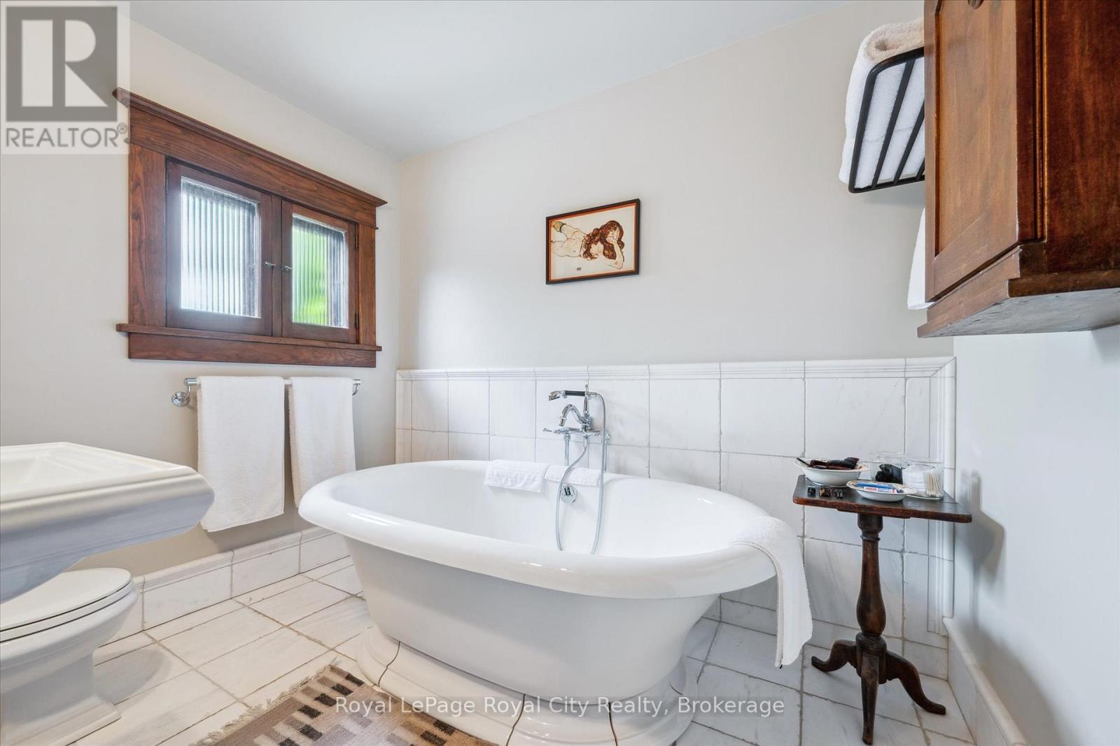 












54 CLINTON STREET

,
Guelph (Downtown),




Ontario
N1H5G5

