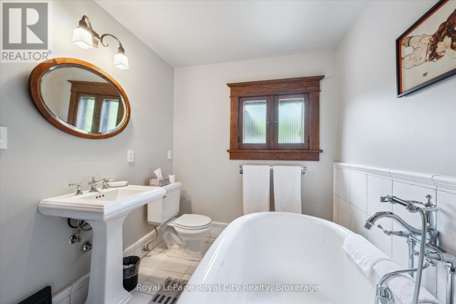 












54 CLINTON STREET

,
Guelph (Downtown),




Ontario
N1H5G5

