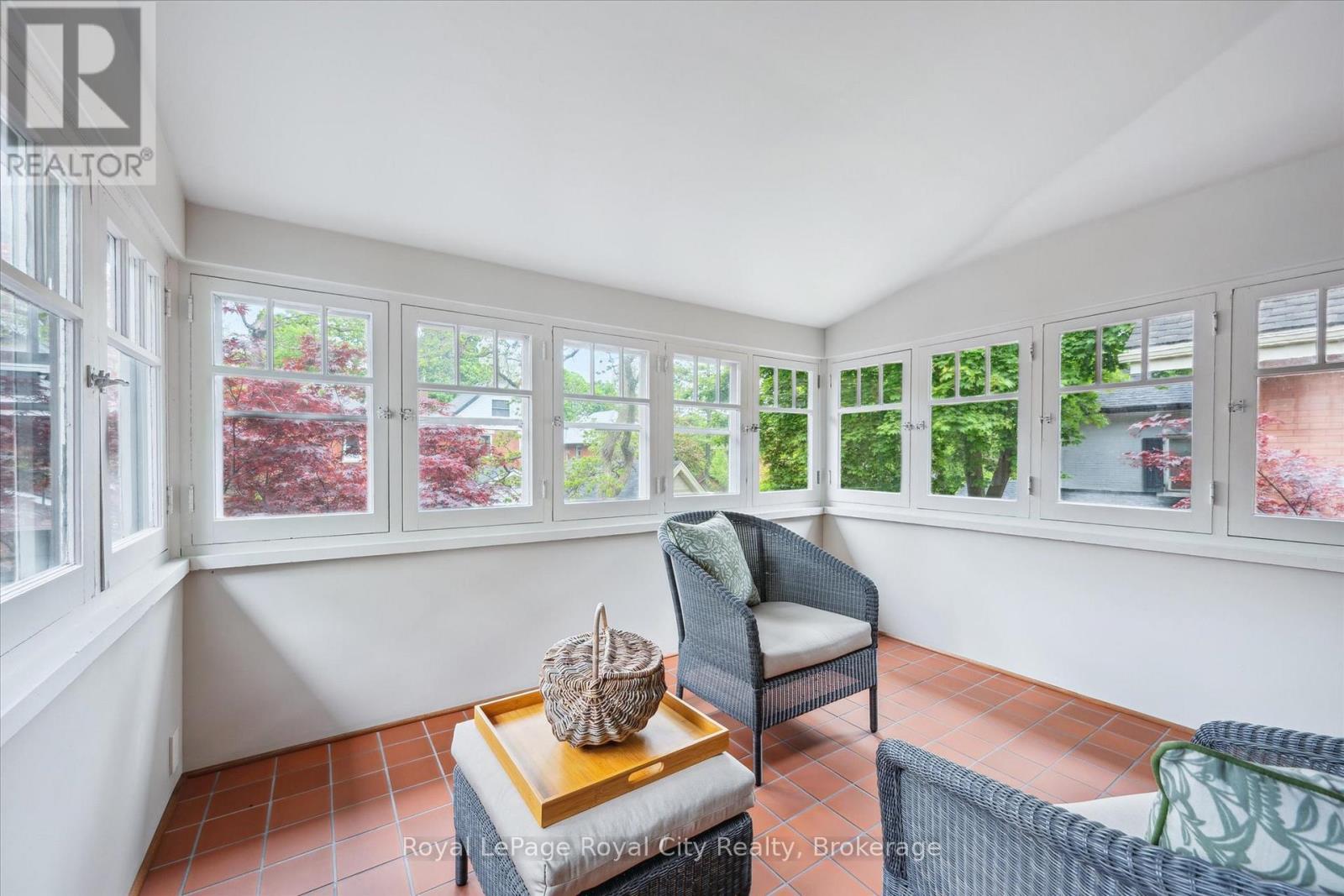 












54 CLINTON STREET

,
Guelph (Downtown),




Ontario
N1H5G5

