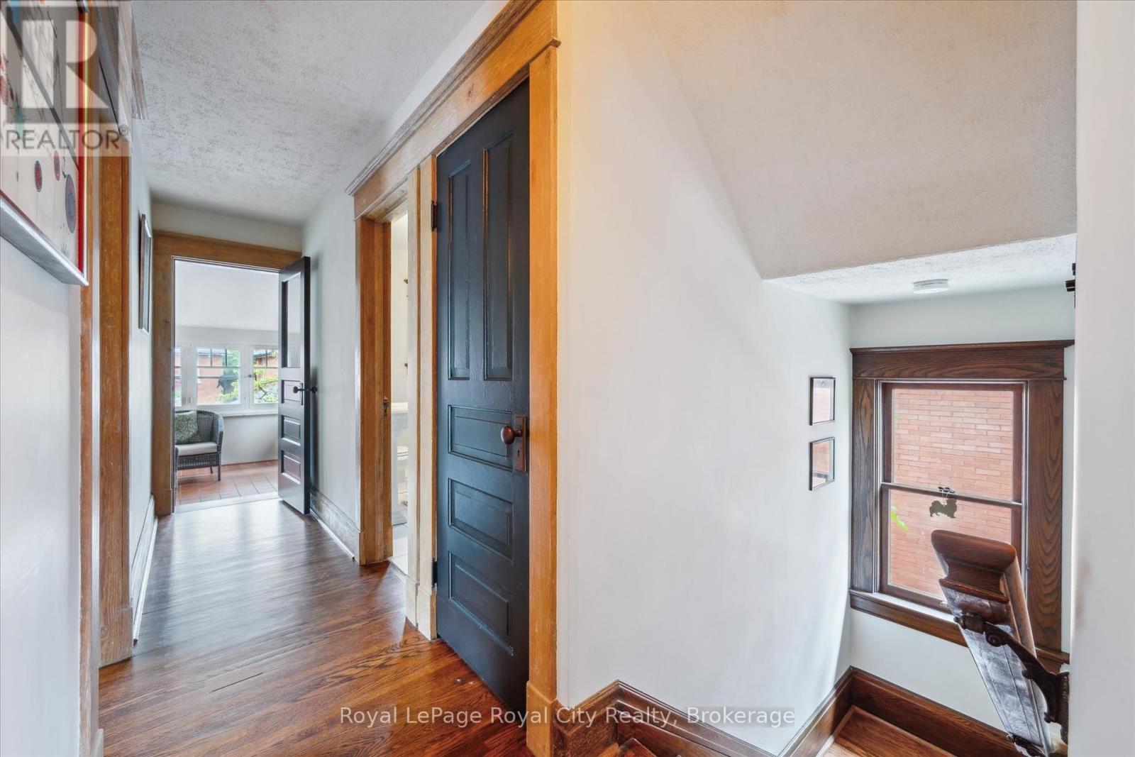 












54 CLINTON STREET

,
Guelph (Downtown),




Ontario
N1H5G5

