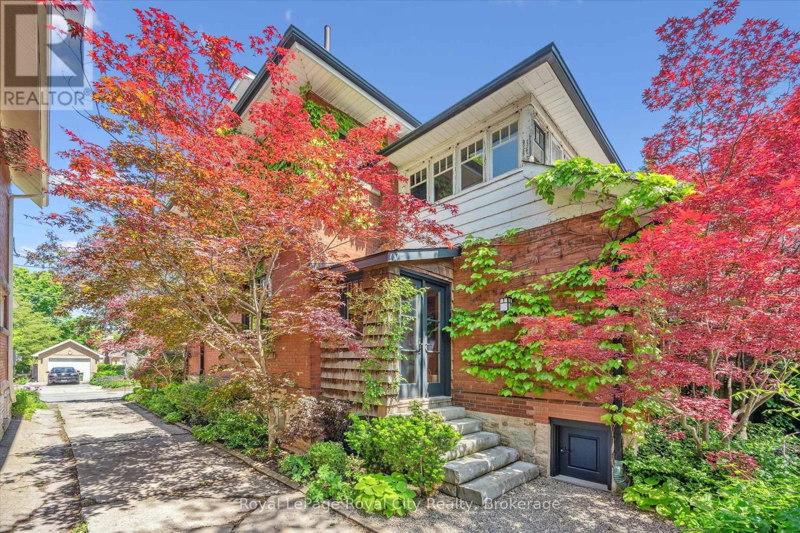 












54 CLINTON STREET

,
Guelph (Downtown),




Ontario
N1H5G5

