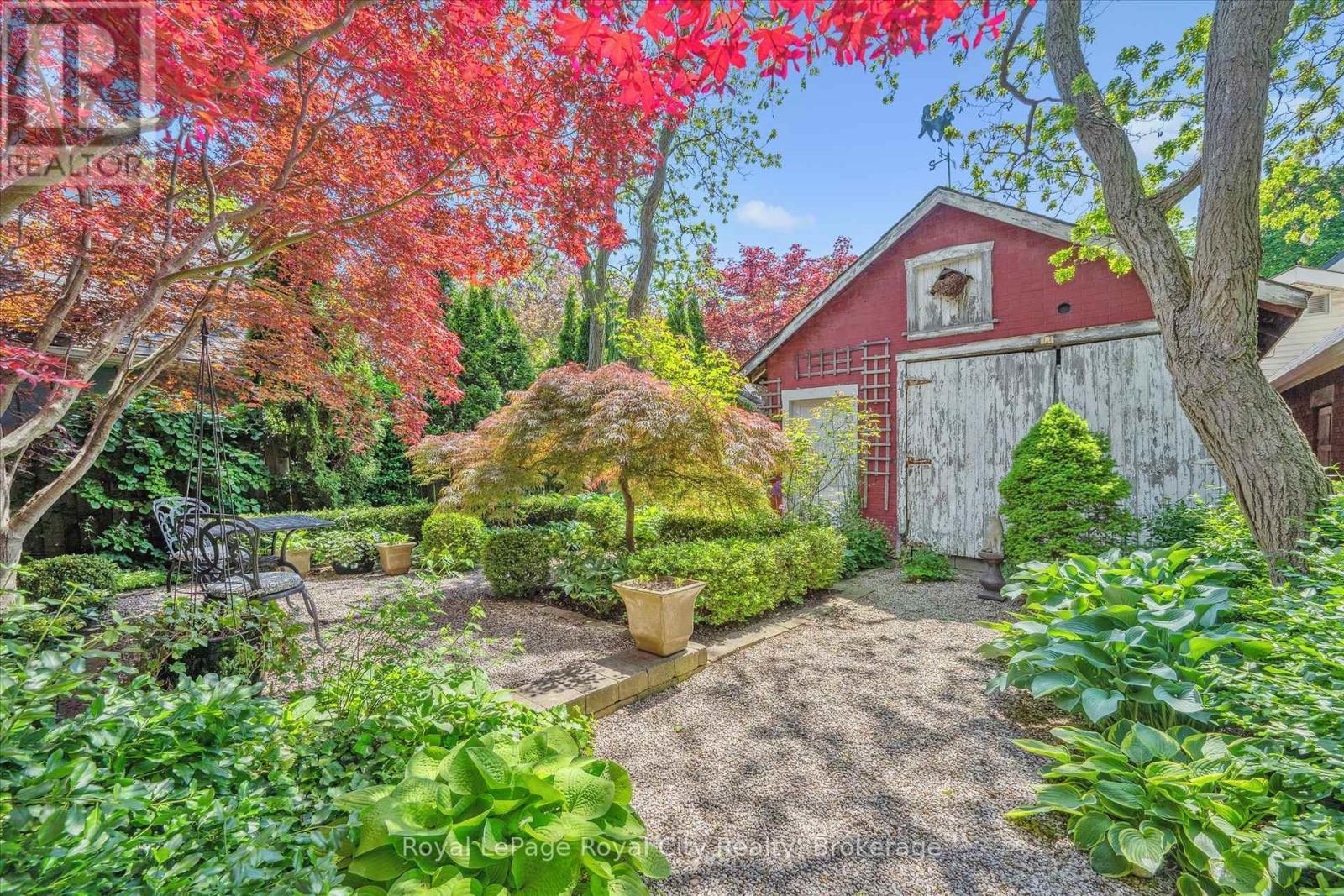 












54 CLINTON STREET

,
Guelph (Downtown),




Ontario
N1H5G5


