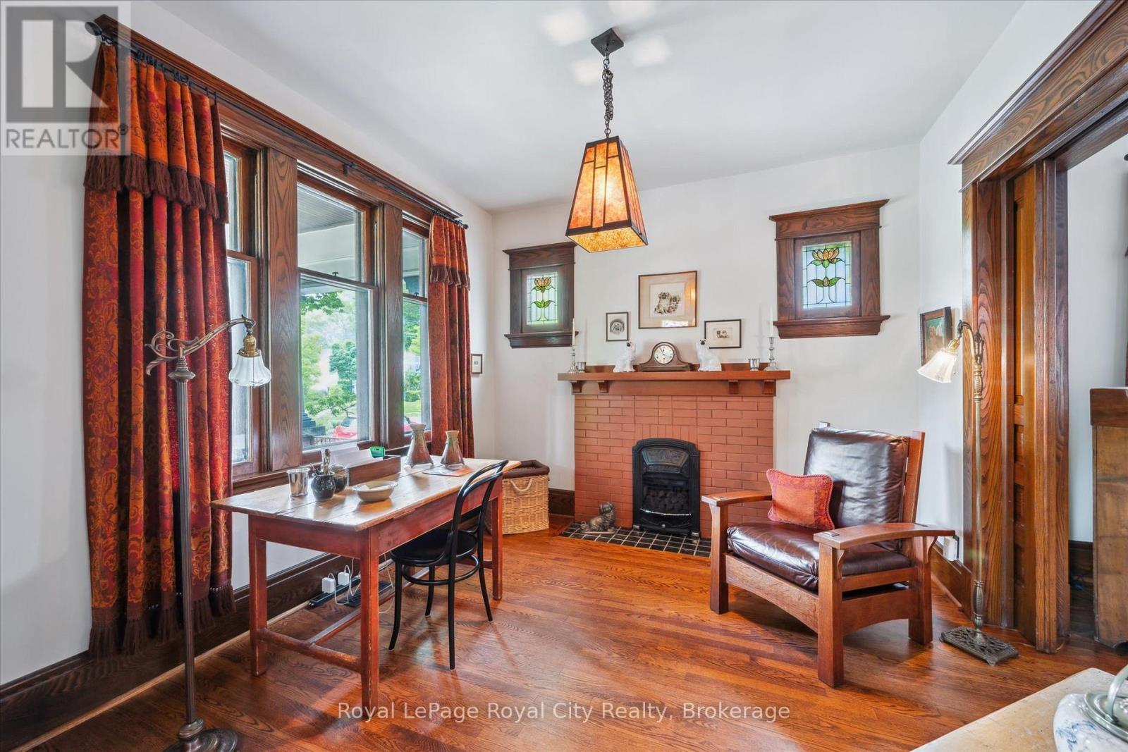 












54 CLINTON STREET

,
Guelph (Downtown),




Ontario
N1H5G5


