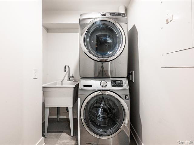 









338


Rue Eleanor

, TH123,
Montréal (Le Sud-Ouest),




QC
H3C0T5

