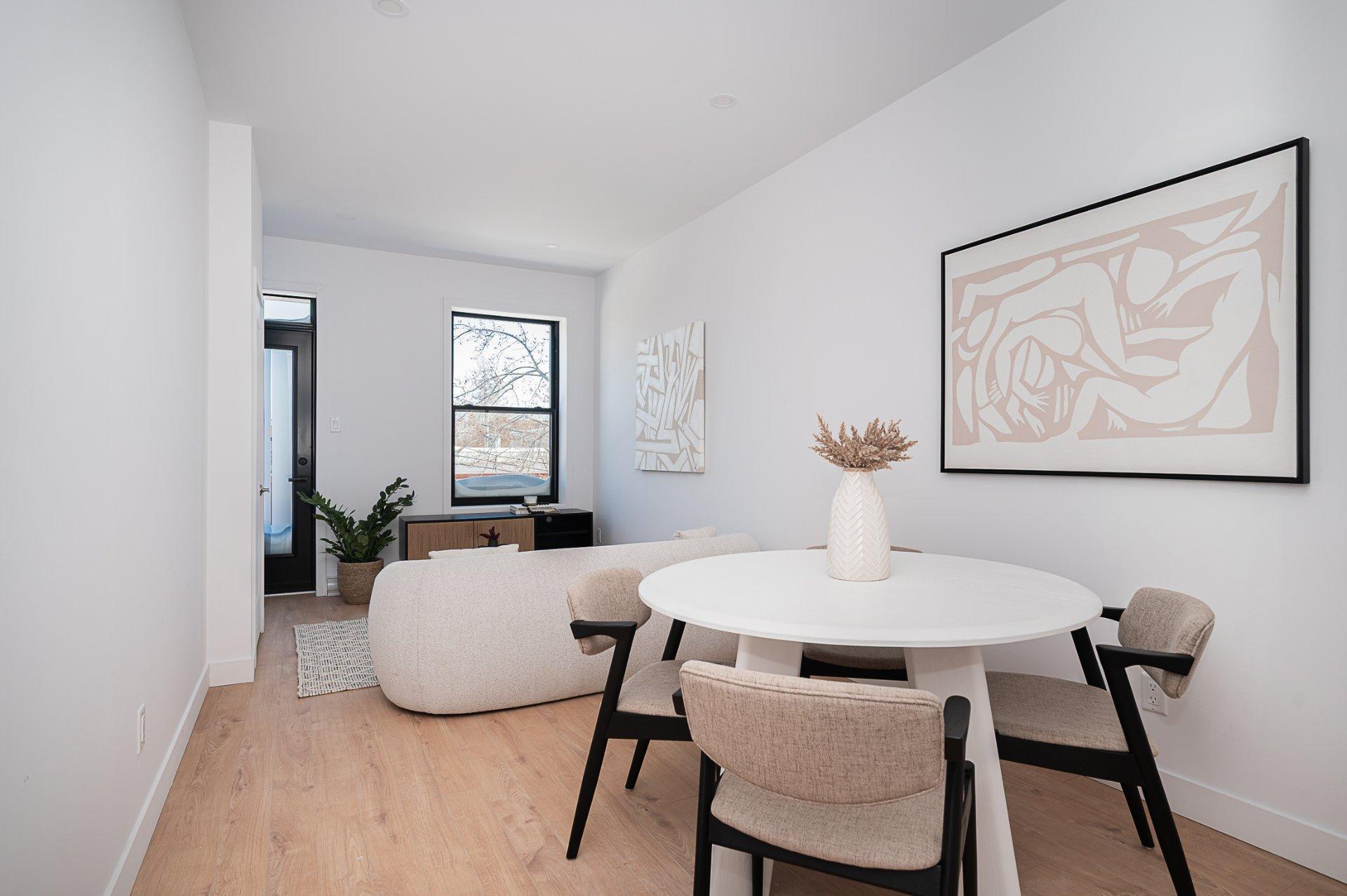 









6272


Av. De Gaspé

,
Montréal (Rosemont/La Petite-Patrie),




QC
H2S2X7

