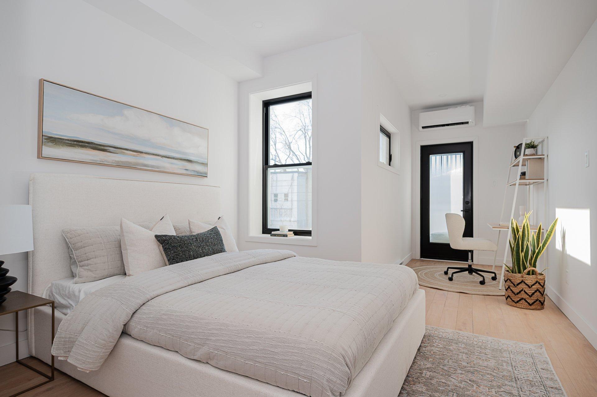 









6272


Av. De Gaspé

,
Montréal (Rosemont/La Petite-Patrie),




QC
H2S2X7

