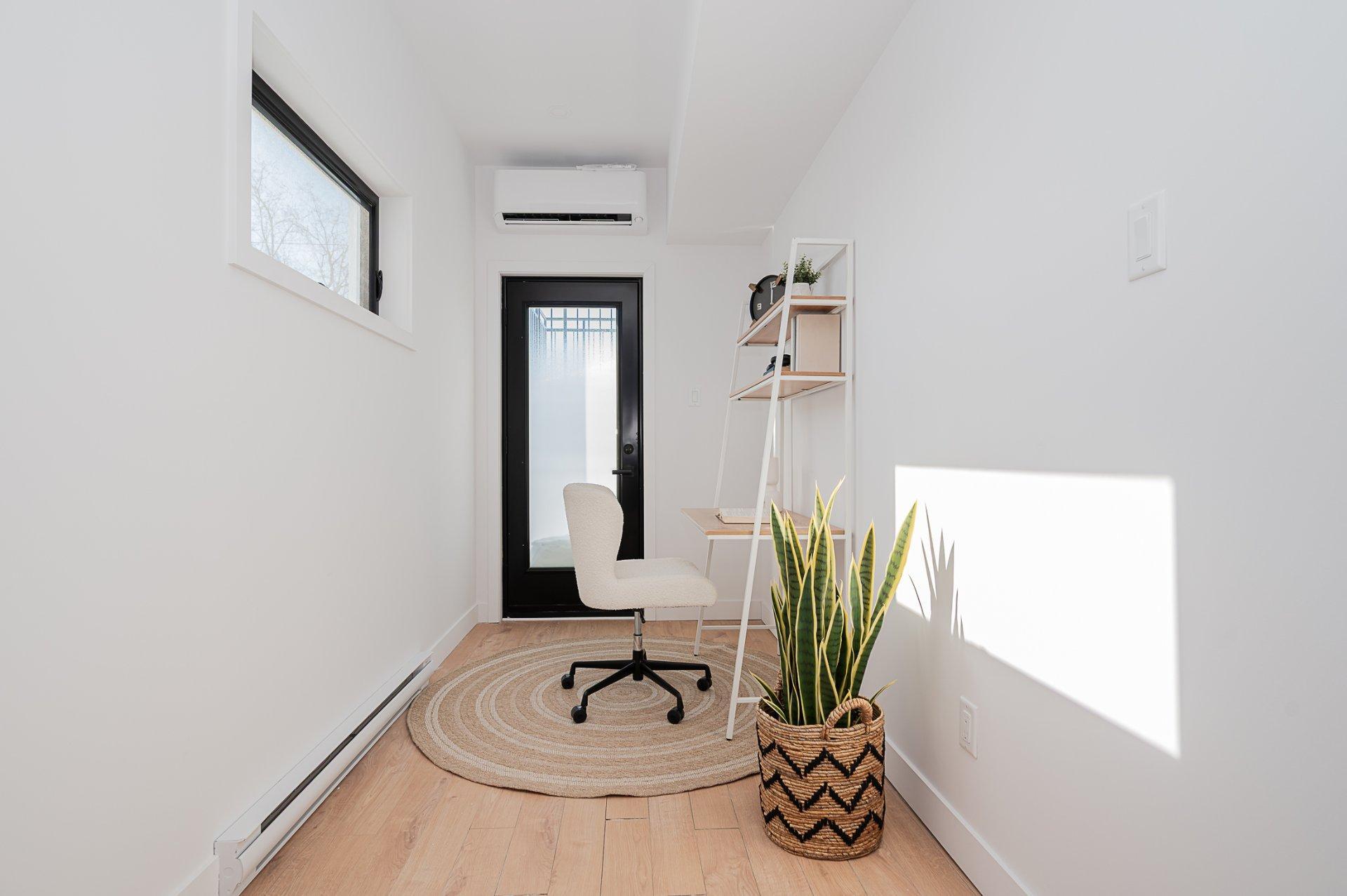









6272


Av. De Gaspé

,
Montréal (Rosemont/La Petite-Patrie),




QC
H2S2X7

