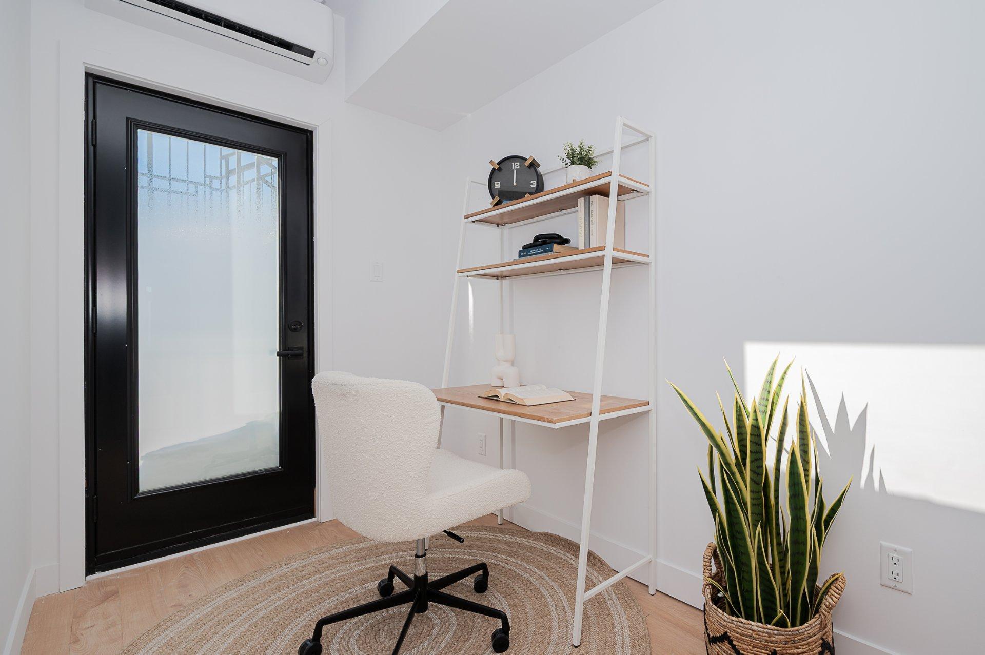 









6272


Av. De Gaspé

,
Montréal (Rosemont/La Petite-Patrie),




QC
H2S2X7


