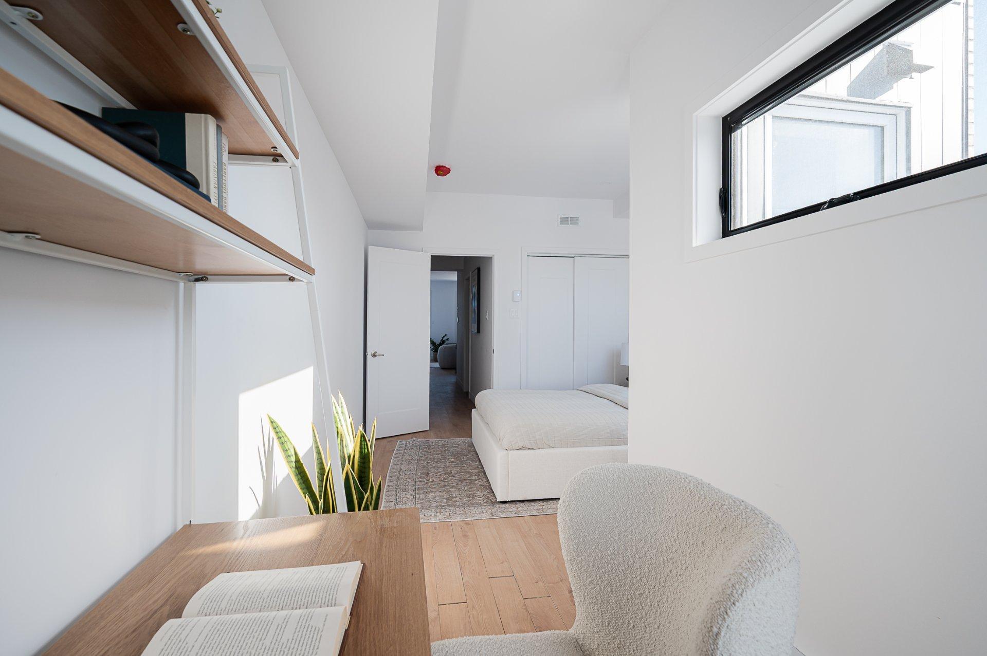 









6272


Av. De Gaspé

,
Montréal (Rosemont/La Petite-Patrie),




QC
H2S2X7

