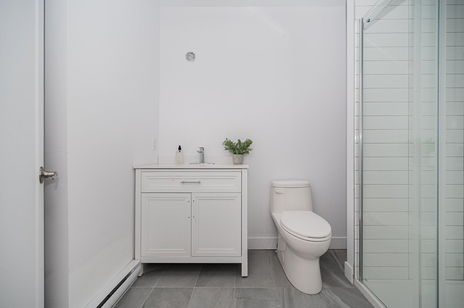 









6272


Av. De Gaspé

,
Montréal (Rosemont/La Petite-Patrie),




QC
H2S2X7

