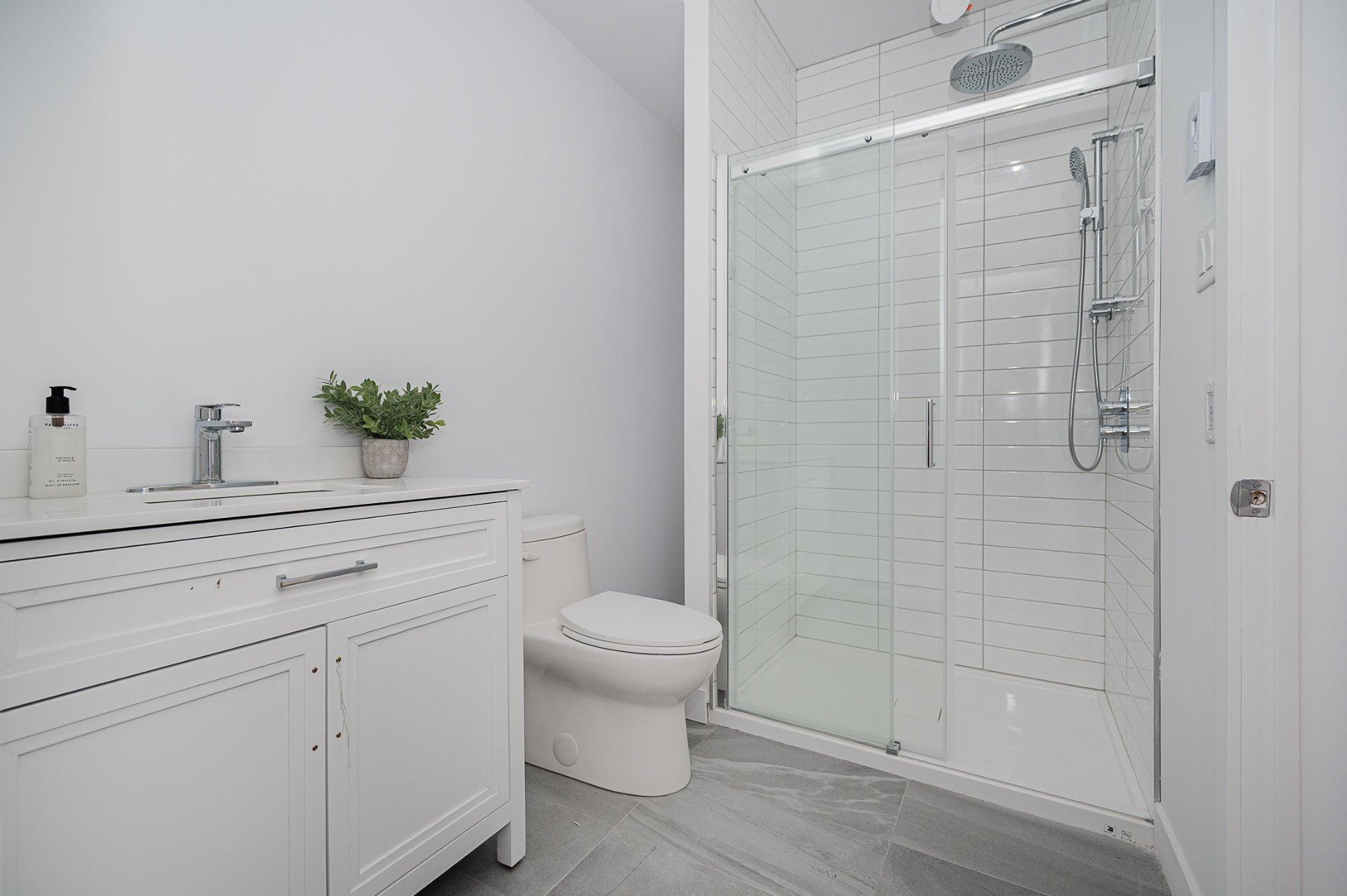 









6272


Av. De Gaspé

,
Montréal (Rosemont/La Petite-Patrie),




QC
H2S2X7

