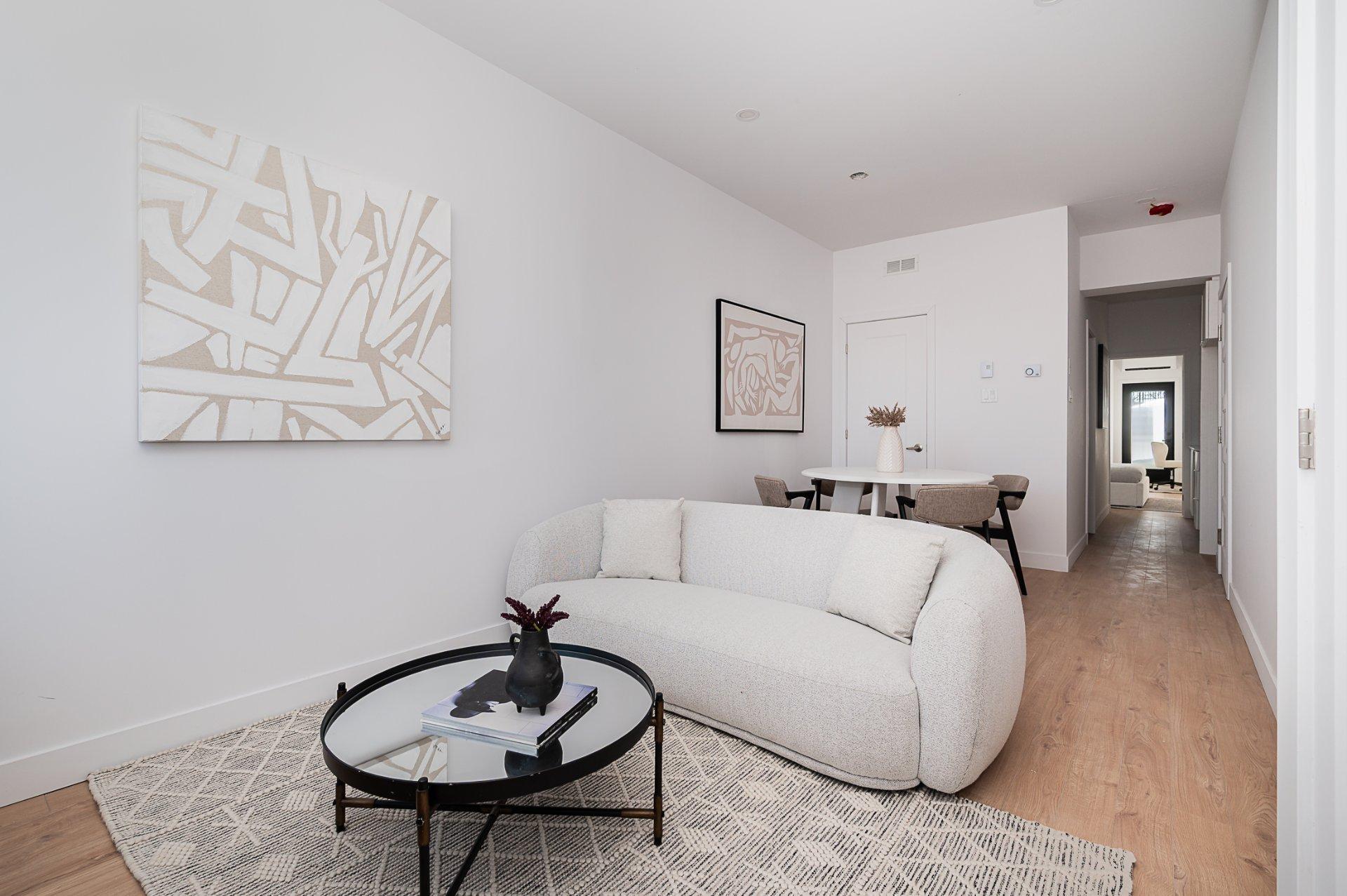 









6272


Av. De Gaspé

,
Montréal (Rosemont/La Petite-Patrie),




QC
H2S2X7

