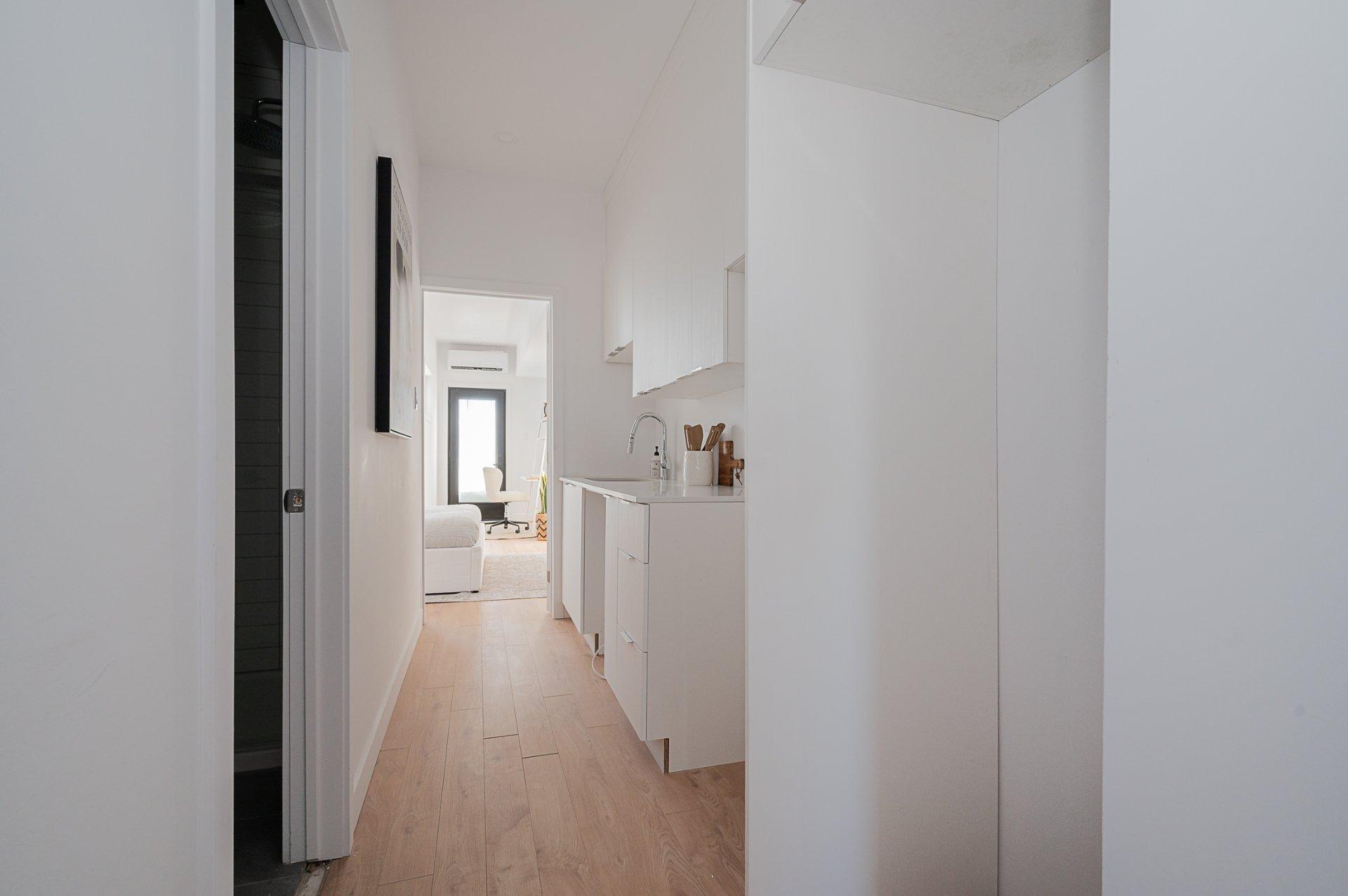 









6272


Av. De Gaspé

,
Montréal (Rosemont/La Petite-Patrie),




QC
H2S2X7

