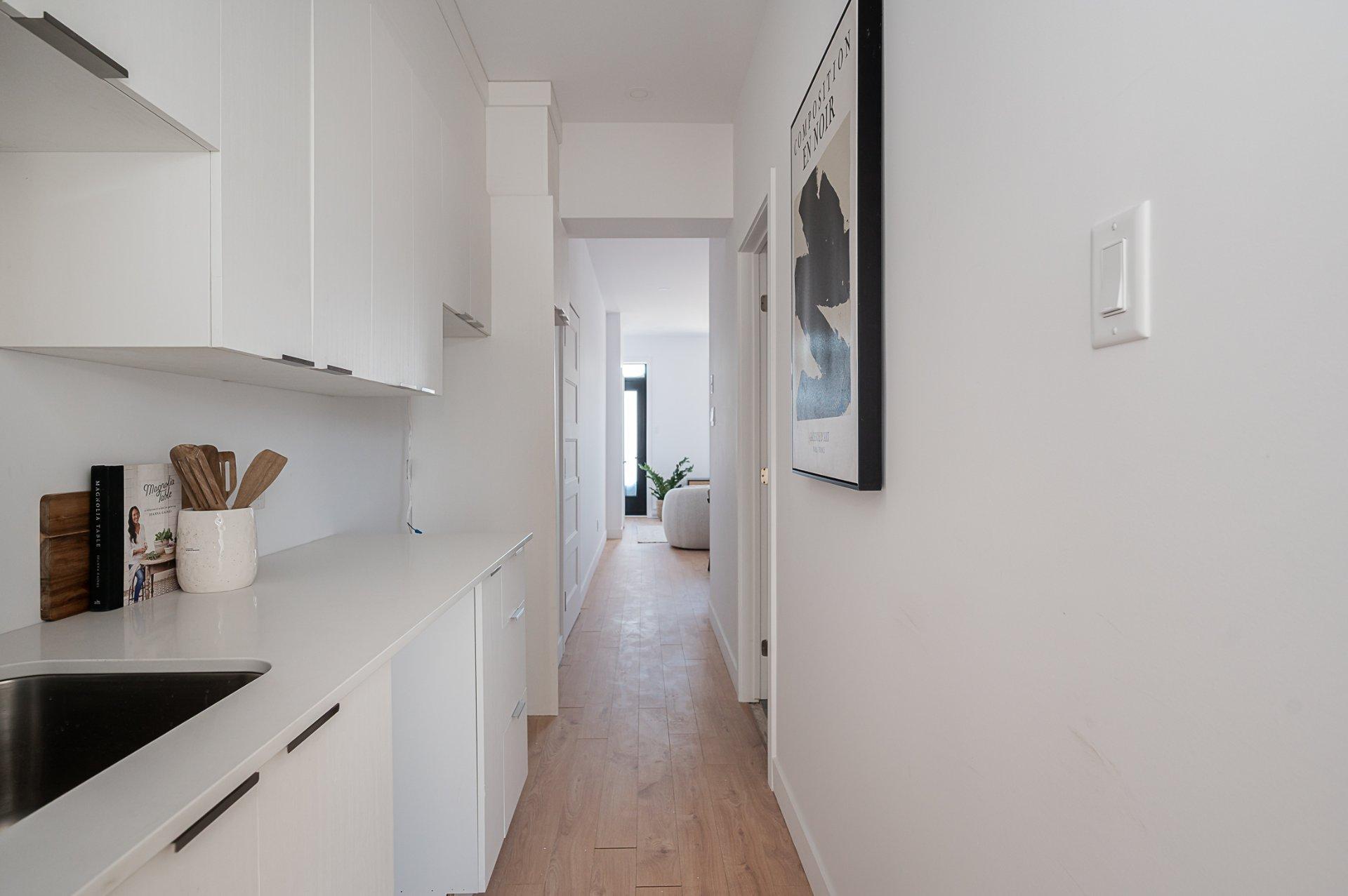 









6272


Av. De Gaspé

,
Montréal (Rosemont/La Petite-Patrie),




QC
H2S2X7

