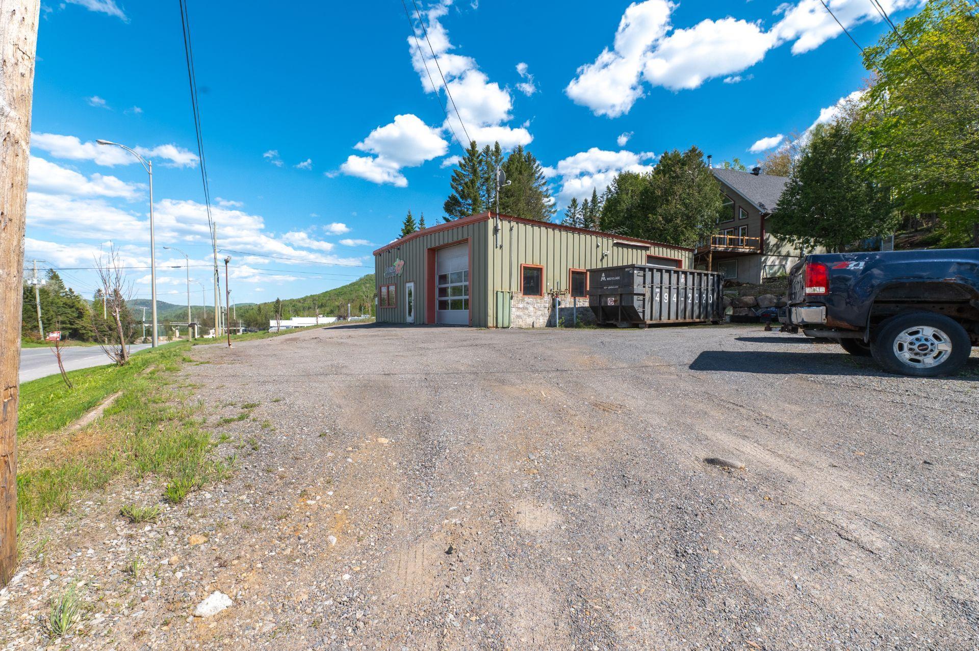 









1641


Rue Principale

,
Sainte-Agathe-des-Monts,




QC
J8C1M1

