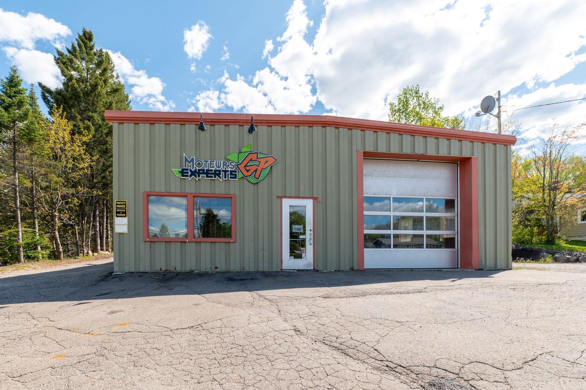 









1641


Rue Principale

,
Sainte-Agathe-des-Monts,




QC
J8C1M1

