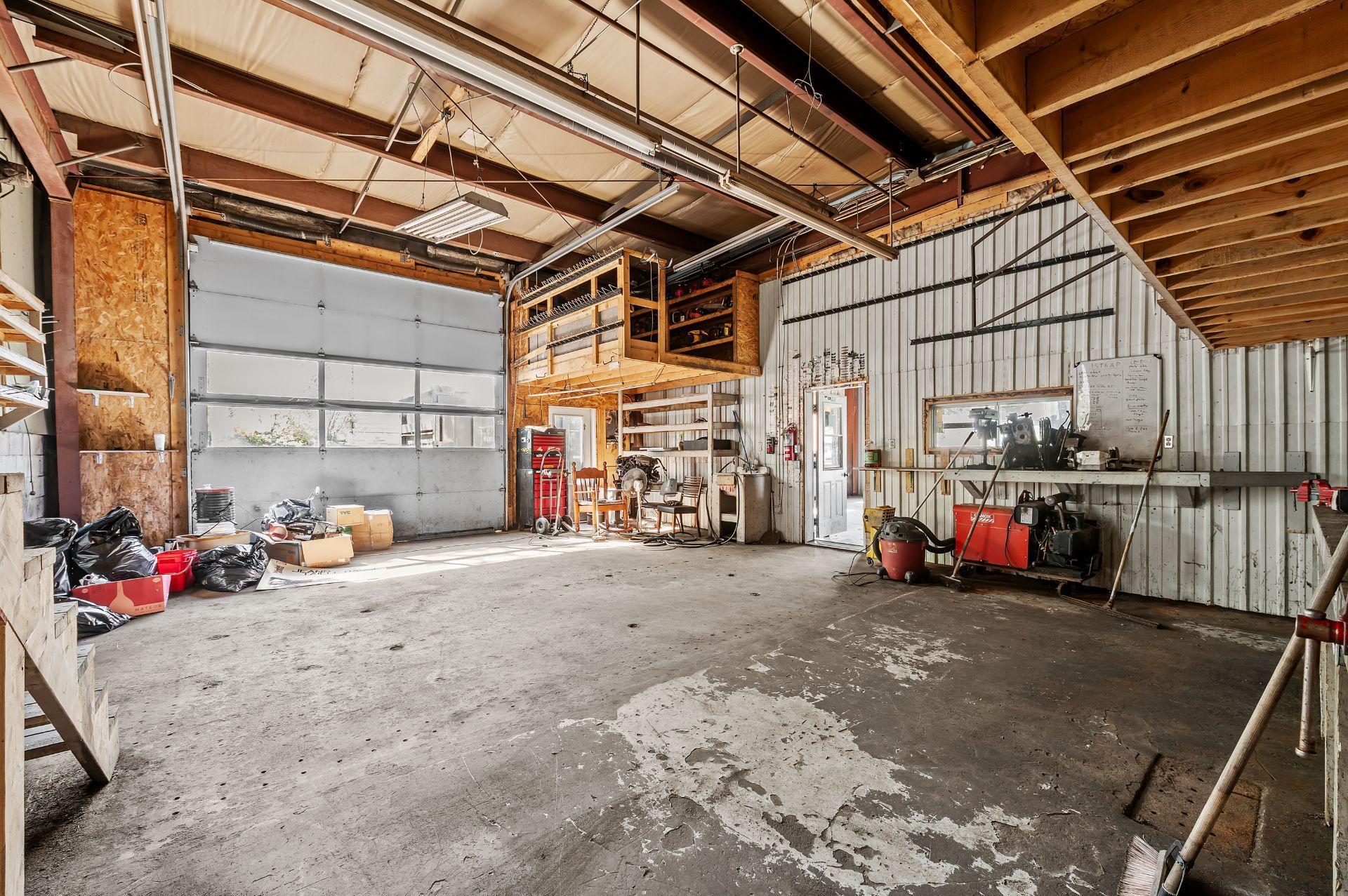 









1641


Rue Principale

,
Sainte-Agathe-des-Monts,




QC
J8C1M1

