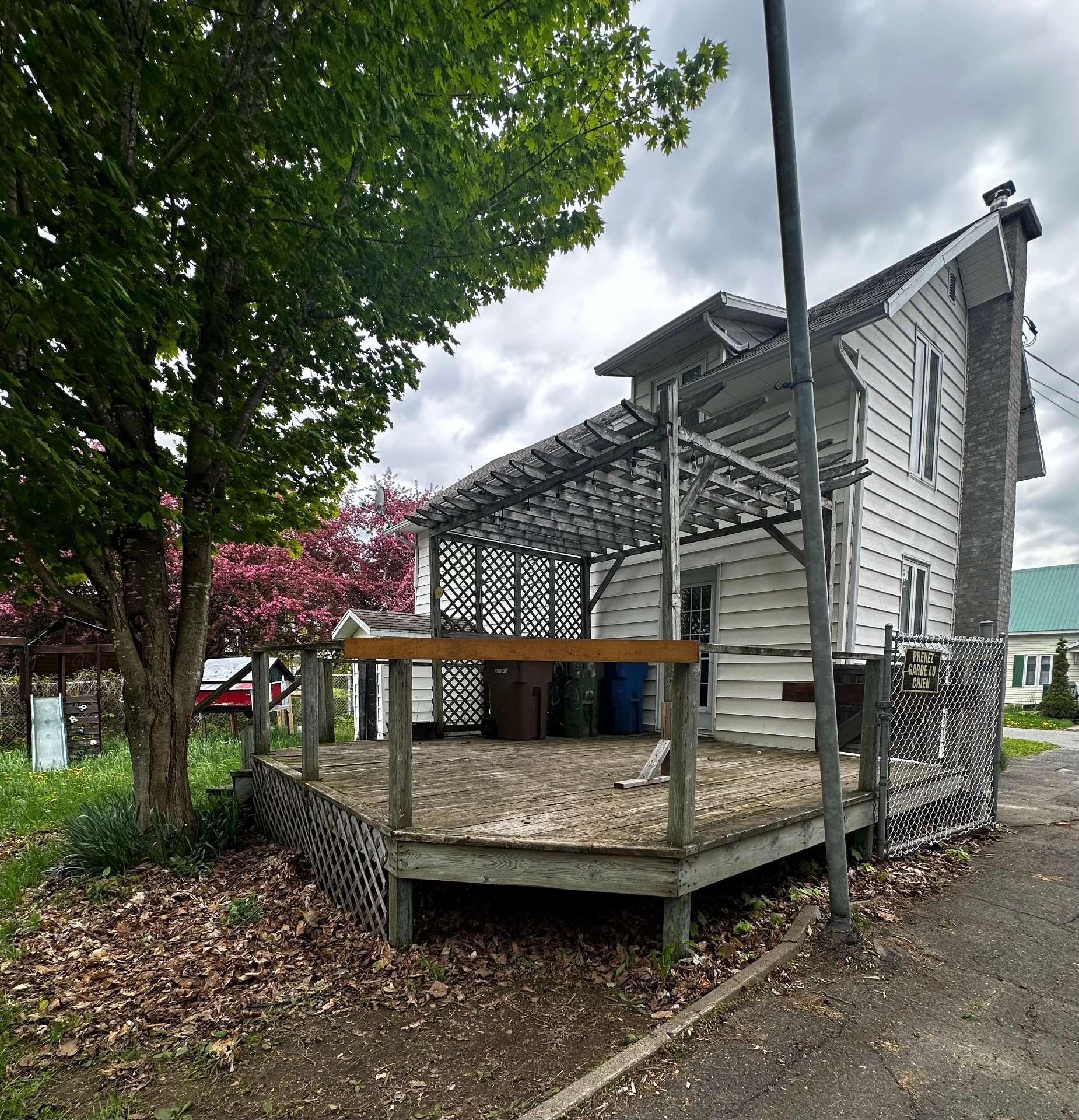 









1255


3e Rue

,
Deschaillons-sur-Saint-Laurent,




QC
G0S1G0

