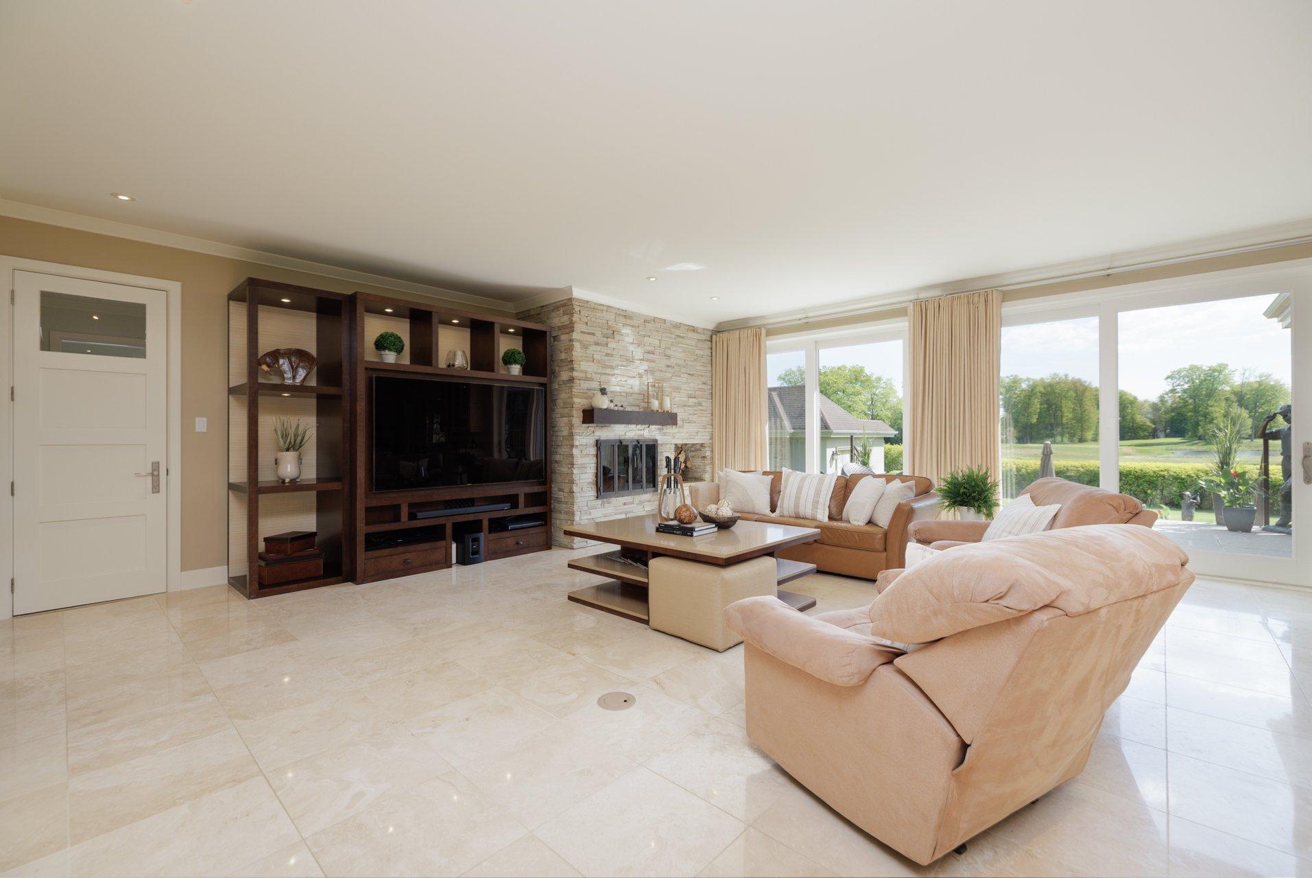 









22


Place Madison

,
Hudson,




QC
J0P1H0

