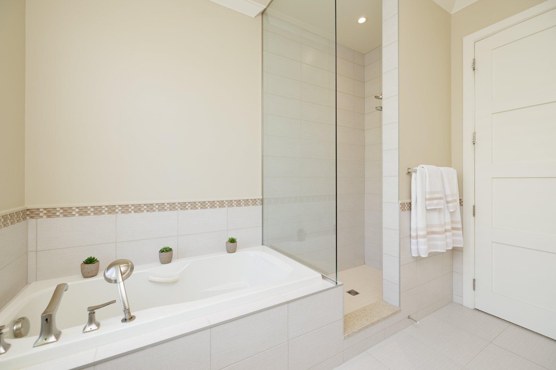 









22


Place Madison

,
Hudson,




QC
J0P1H0

