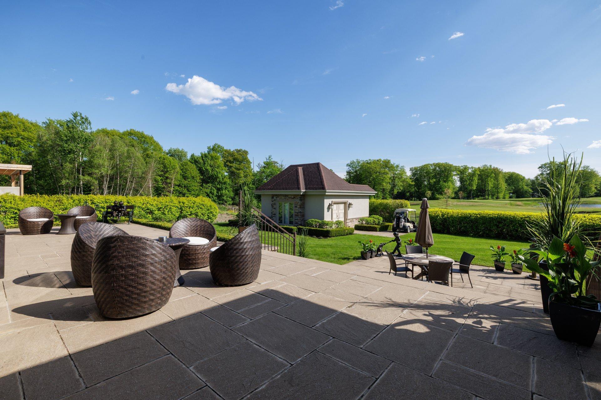 









22


Place Madison

,
Hudson,




QC
J0P1H0


