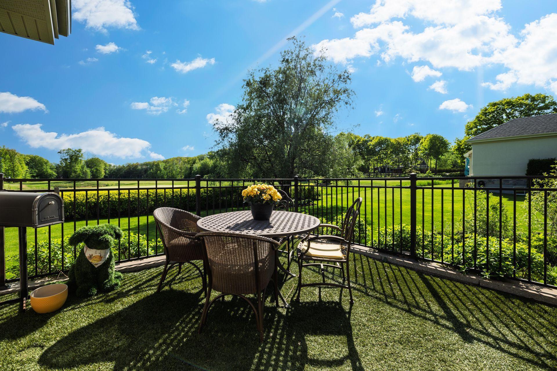 









22


Place Madison

,
Hudson,




QC
J0P1H0

