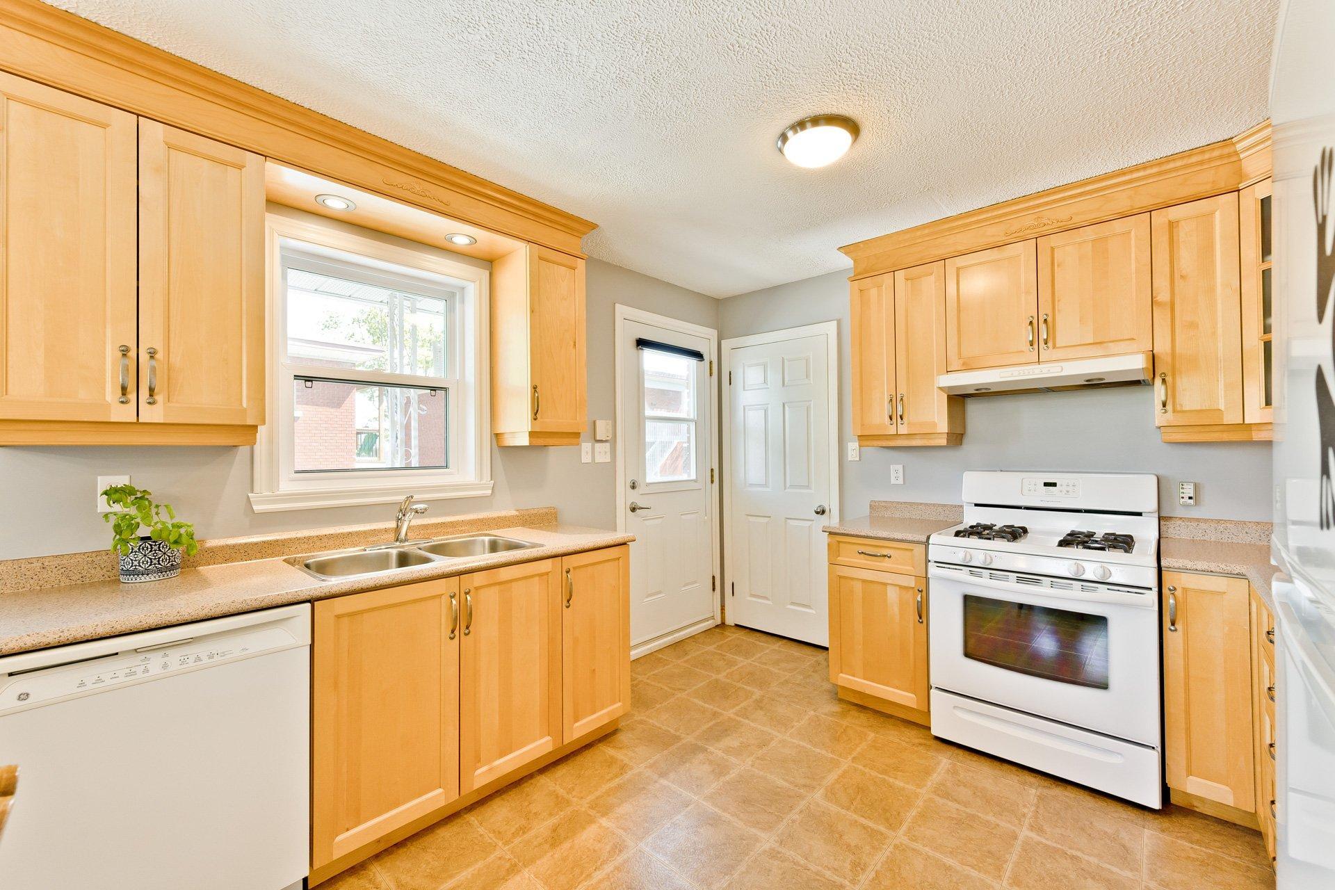 









1420


Rue Cabana

,
Sherbrooke (Les Nations),




QC
J1K2N1

