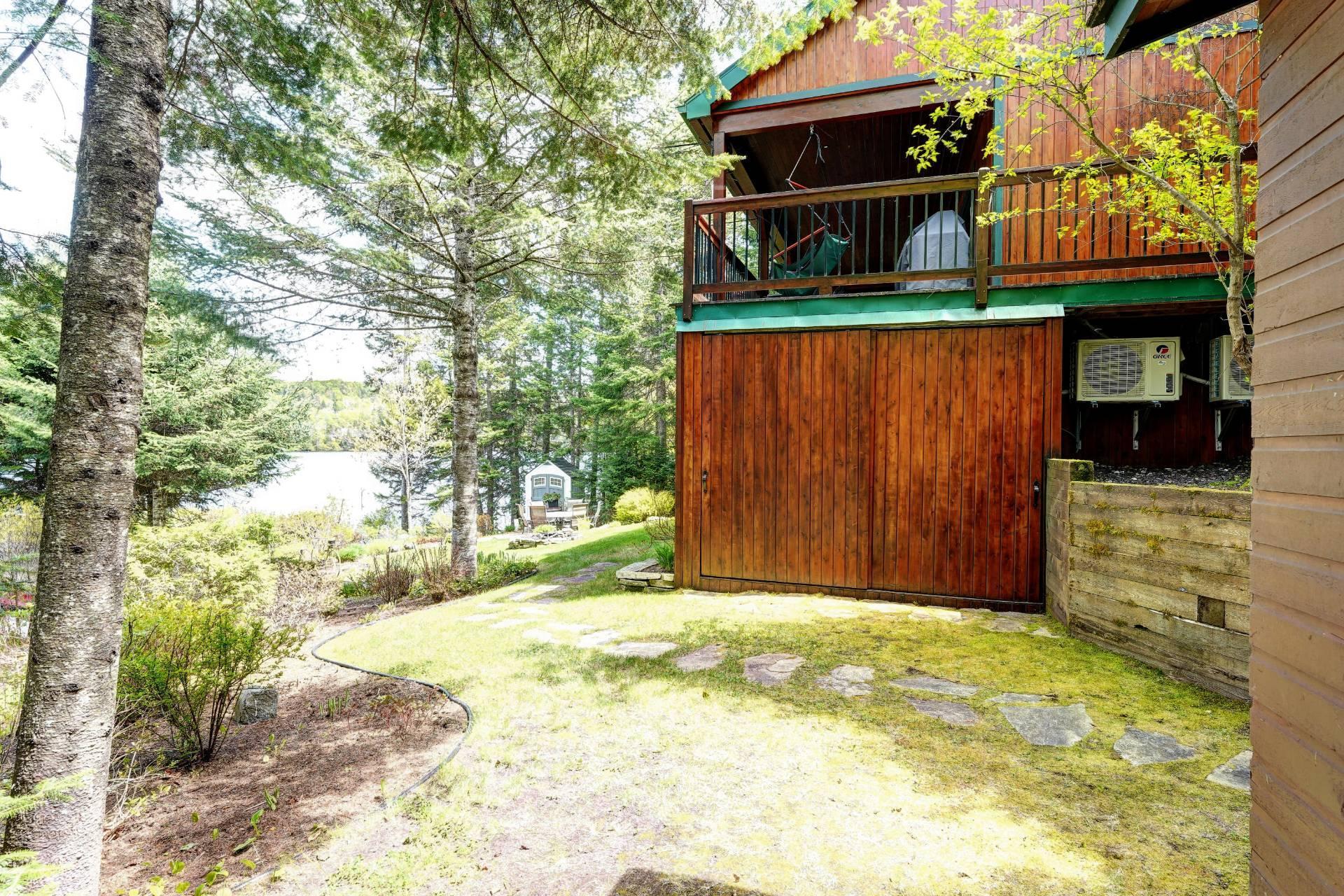 









2718


Route 125 N.

,
Saint-Donat,




QC
J0T2C0

