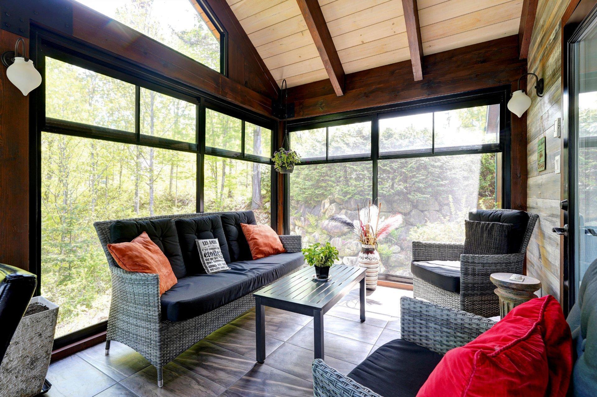 









2718


Route 125 N.

,
Saint-Donat,




QC
J0T2C0

