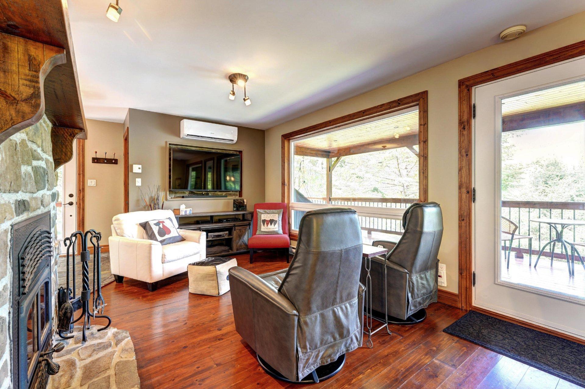 









2718


Route 125 N.

,
Saint-Donat,




QC
J0T2C0

