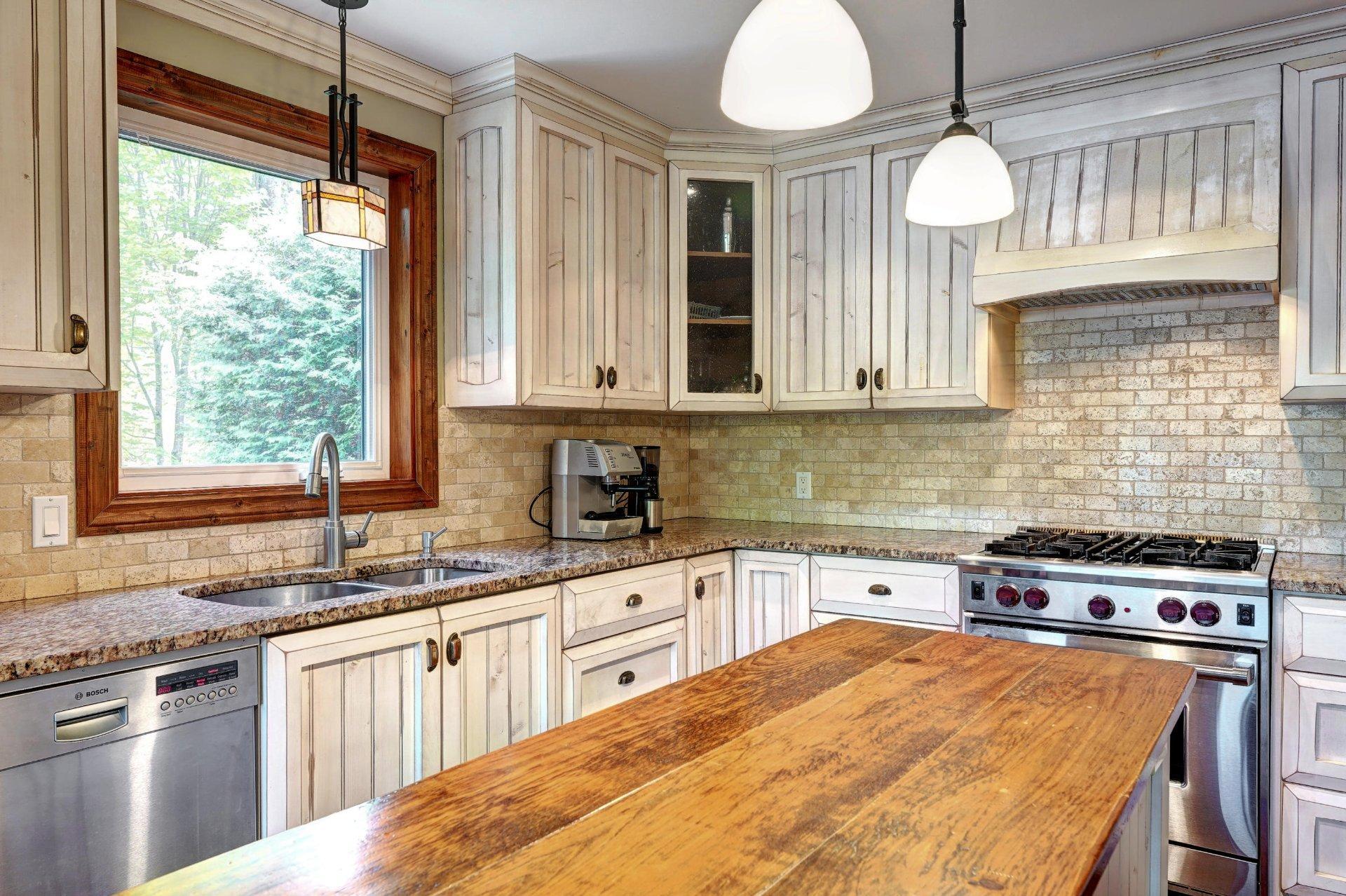 









2718


Route 125 N.

,
Saint-Donat,




QC
J0T2C0

