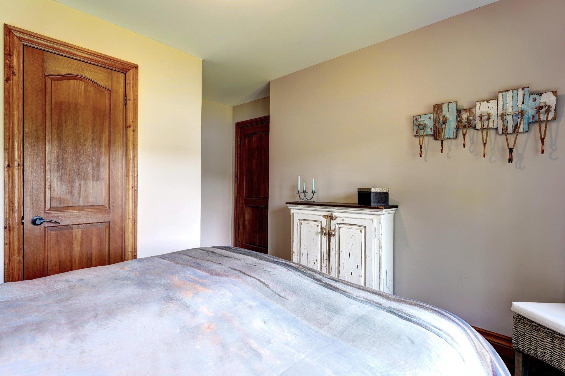 









2718


Route 125 N.

,
Saint-Donat,




QC
J0T2C0

