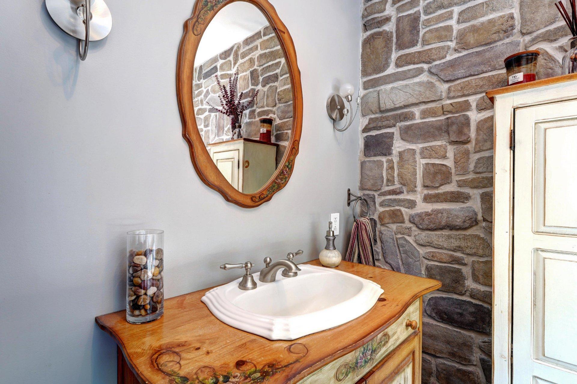 









2718


Route 125 N.

,
Saint-Donat,




QC
J0T2C0

