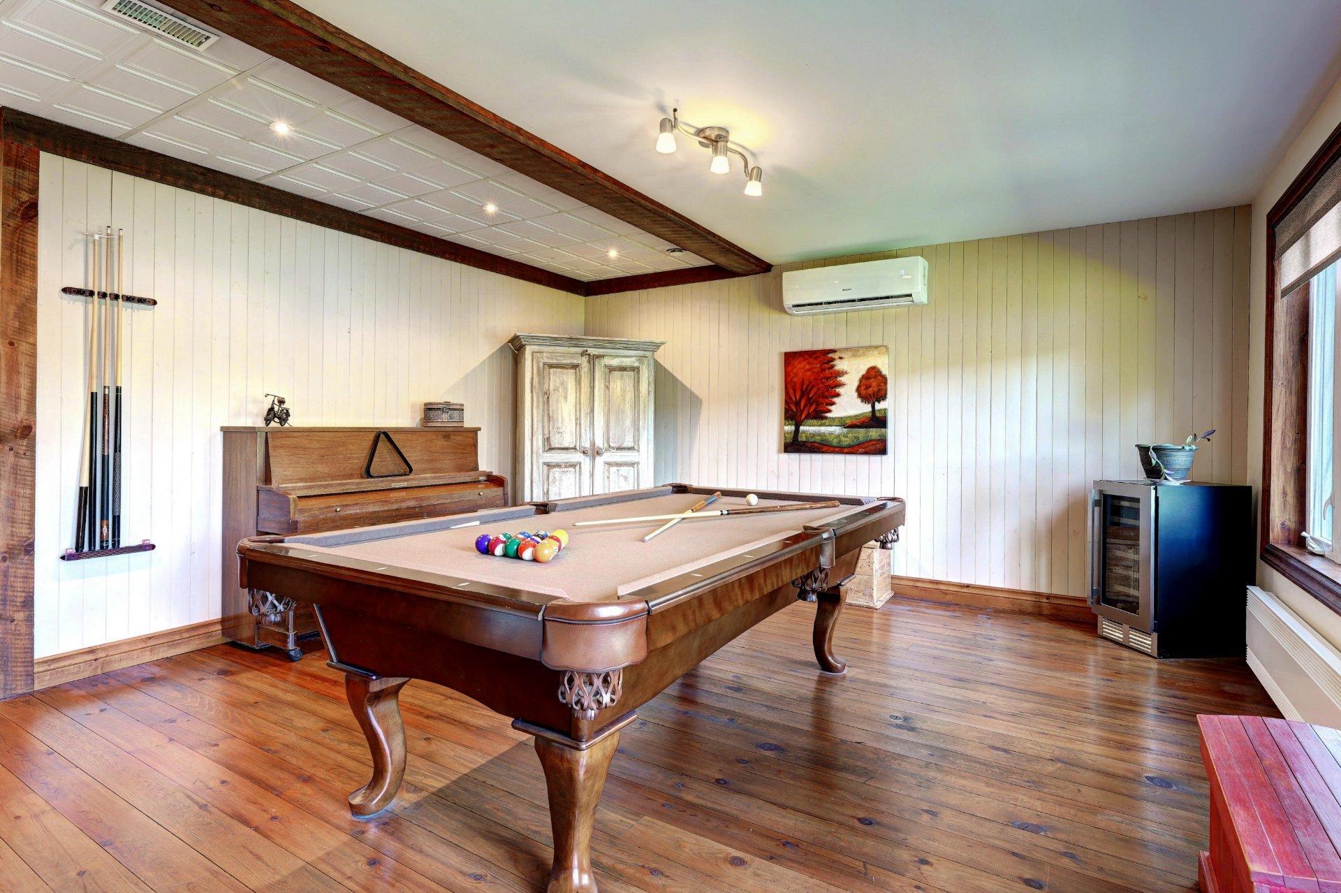 









2718


Route 125 N.

,
Saint-Donat,




QC
J0T2C0

