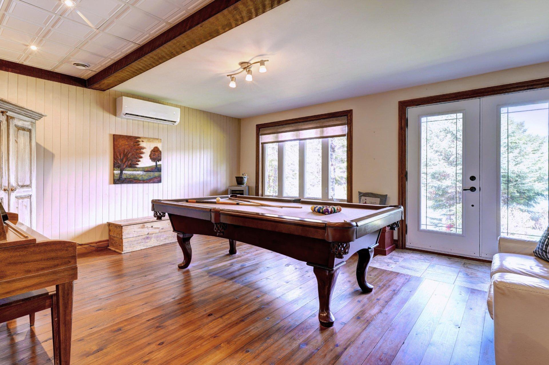 









2718


Route 125 N.

,
Saint-Donat,




QC
J0T2C0

