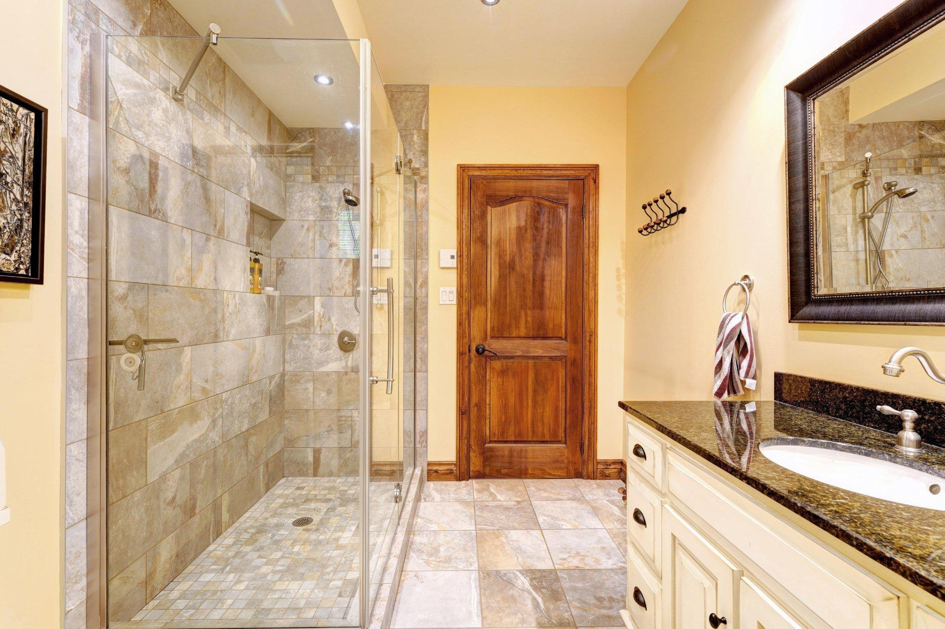 









2718


Route 125 N.

,
Saint-Donat,




QC
J0T2C0


