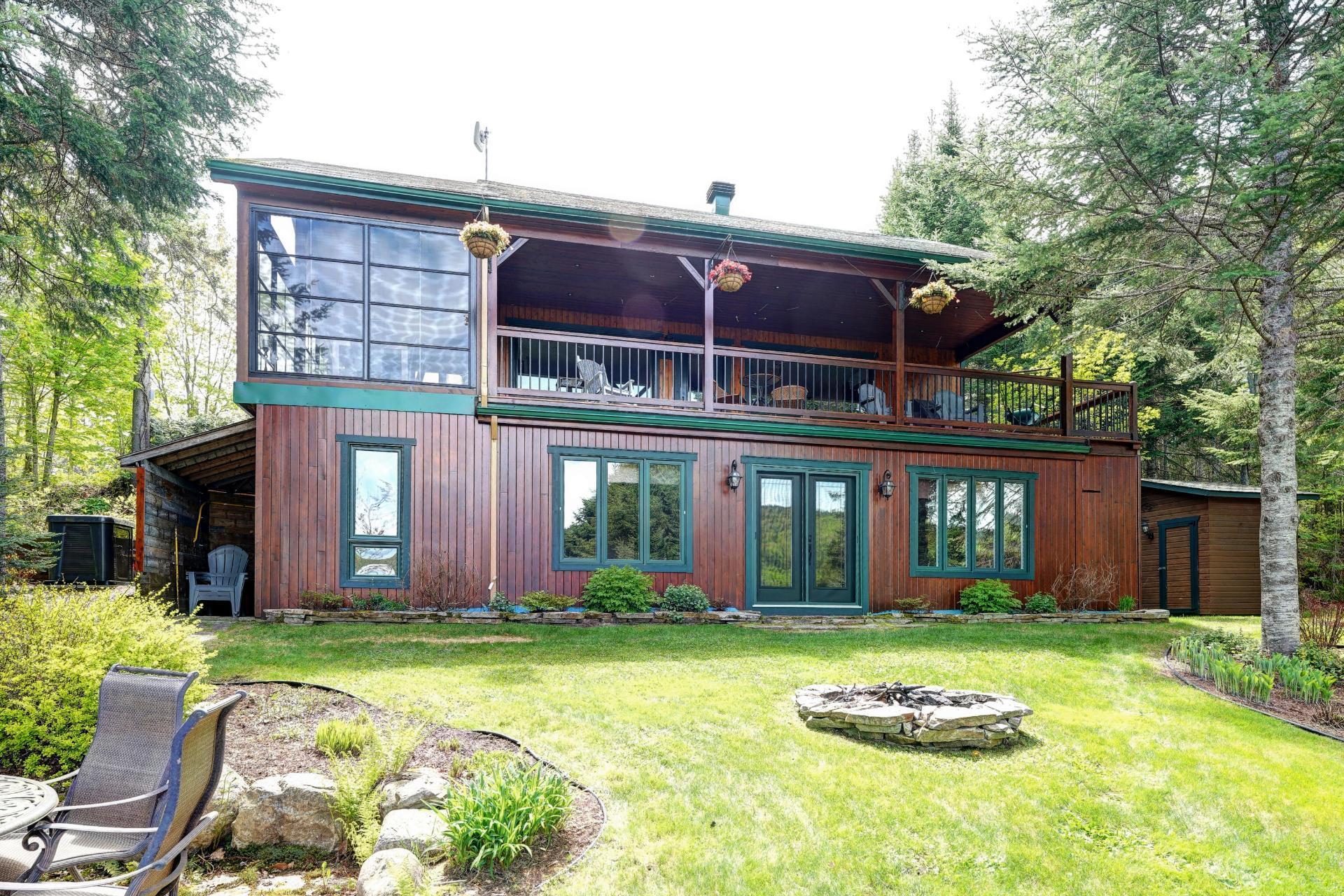 









2718


Route 125 N.

,
Saint-Donat,




QC
J0T2C0

