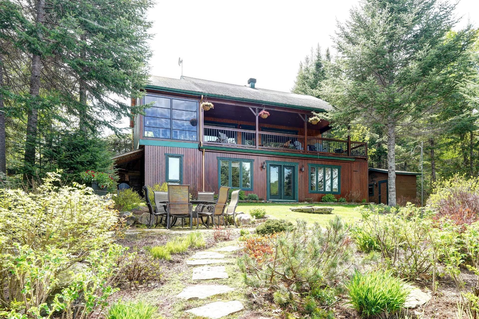 









2718


Route 125 N.

,
Saint-Donat,




QC
J0T2C0

