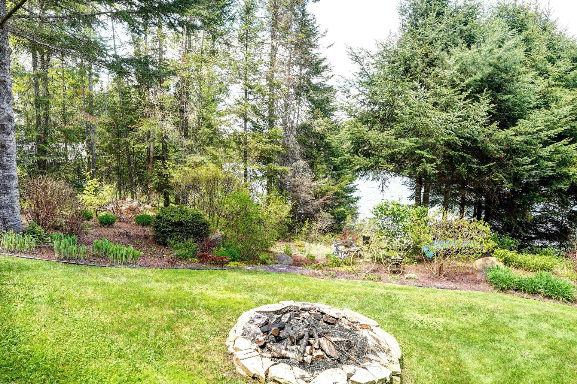 









2718


Route 125 N.

,
Saint-Donat,




QC
J0T2C0

