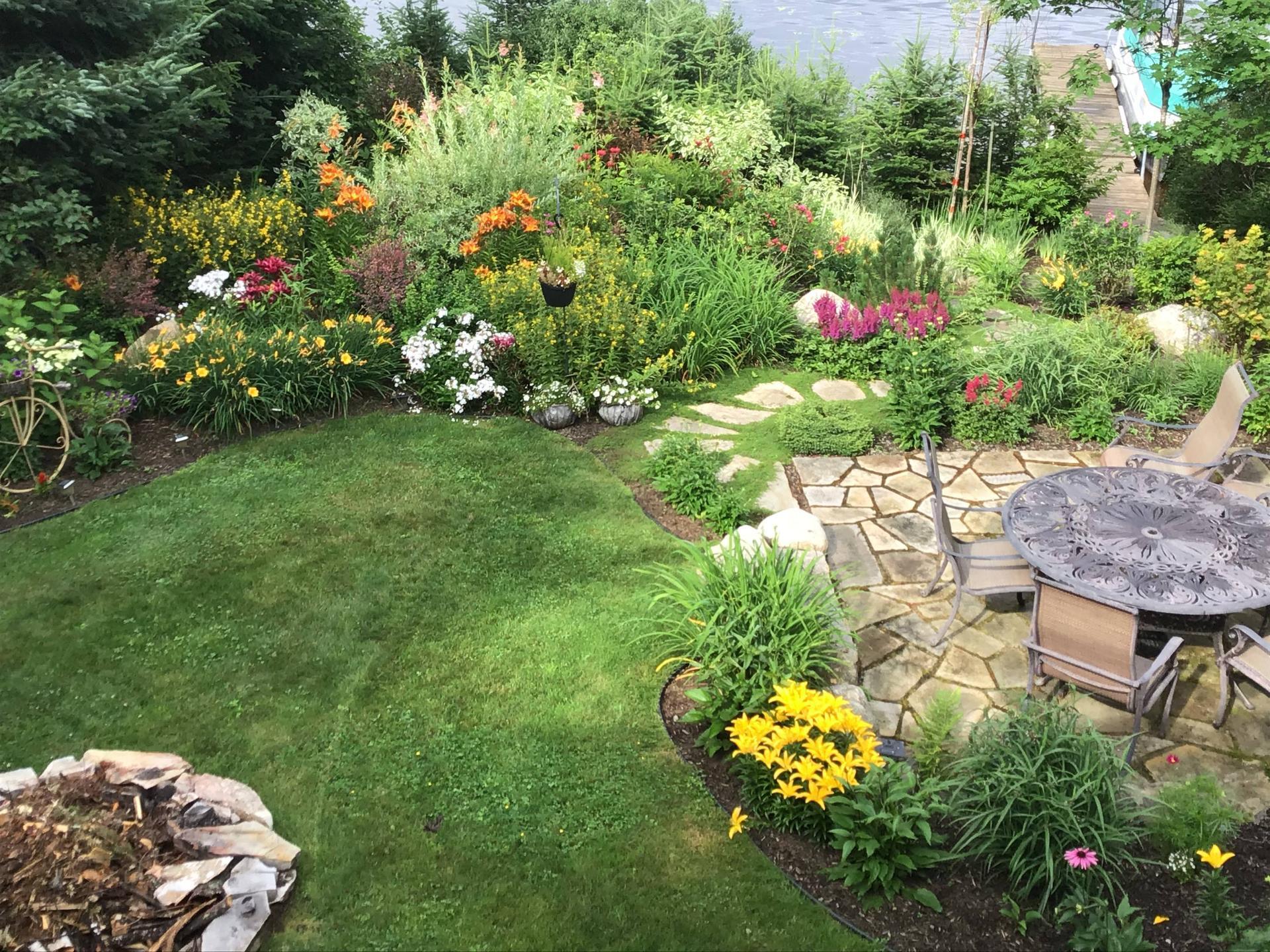 









2718


Route 125 N.

,
Saint-Donat,




QC
J0T2C0


