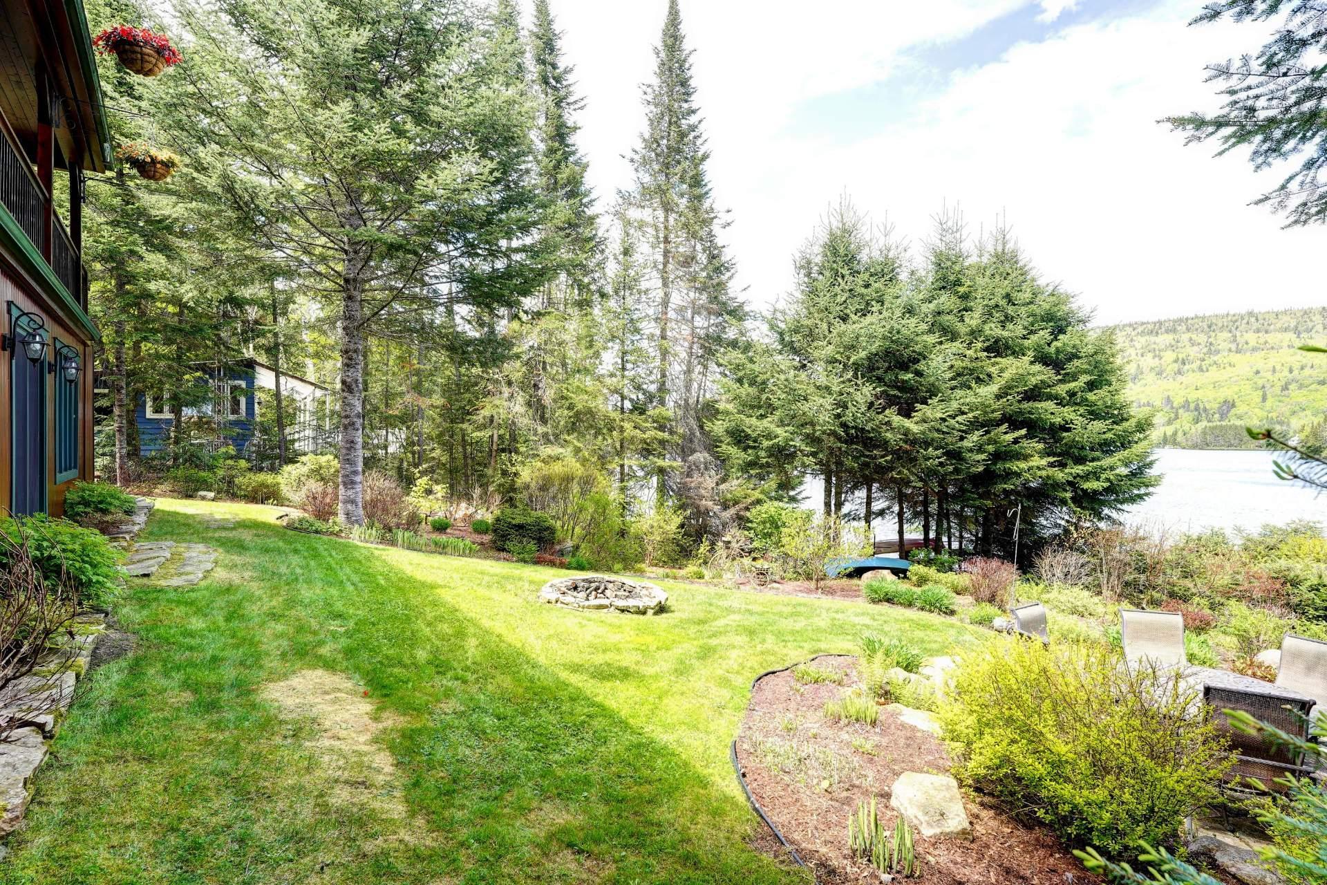 









2718


Route 125 N.

,
Saint-Donat,




QC
J0T2C0

