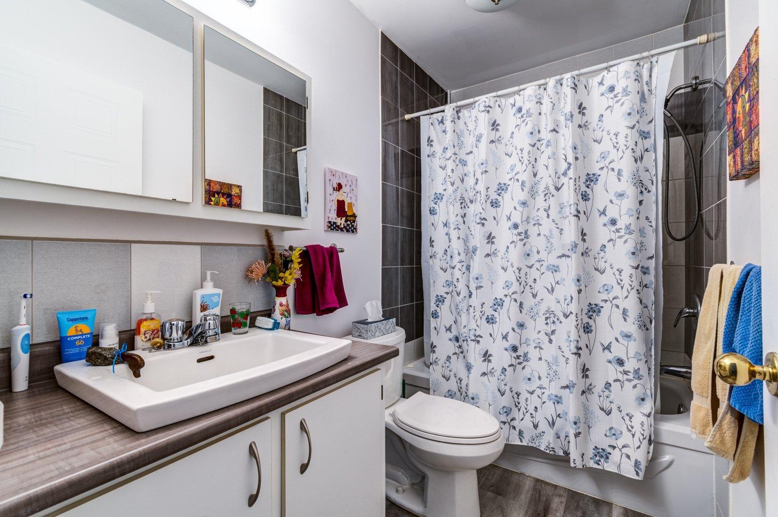 









477


Rue Léocadie-Bourgeois

,
Nicolet,




QC
J3T1X1

