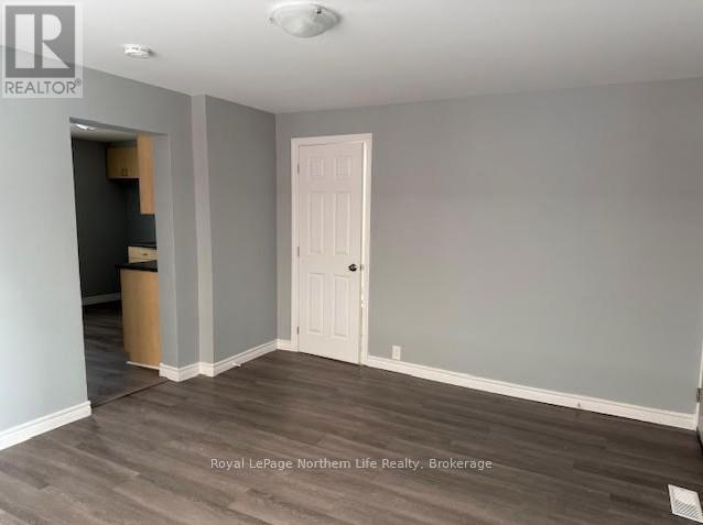 












230-232 FIFTH AVENUE W

,
North Bay (Central),




Ontario
P1B3N6

