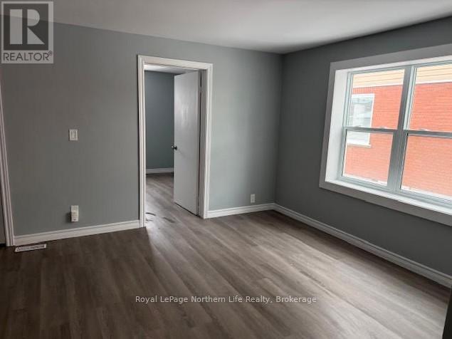 












230-232 FIFTH AVENUE W

,
North Bay (Central),




Ontario
P1B3N6

