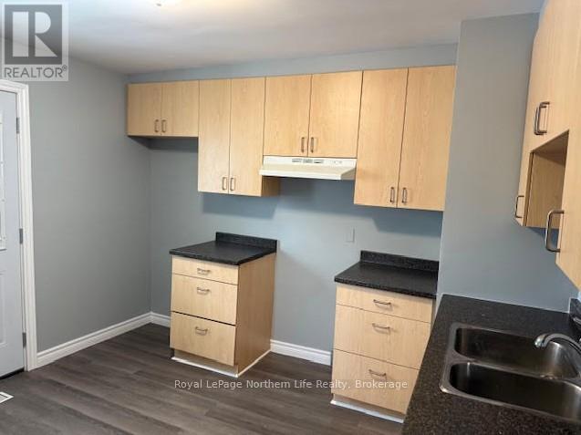 












230-232 FIFTH AVENUE W

,
North Bay (Central),




Ontario
P1B3N6

