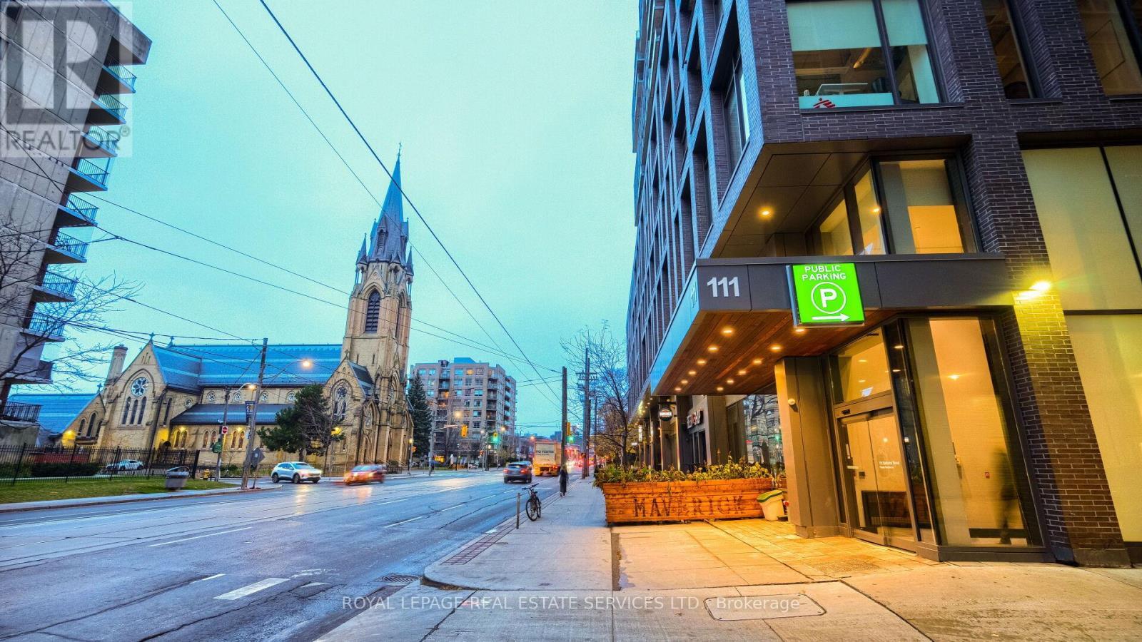 












1301 - 111 BATHURST STREET

,
Toronto,




Ontario
M5V0M9

