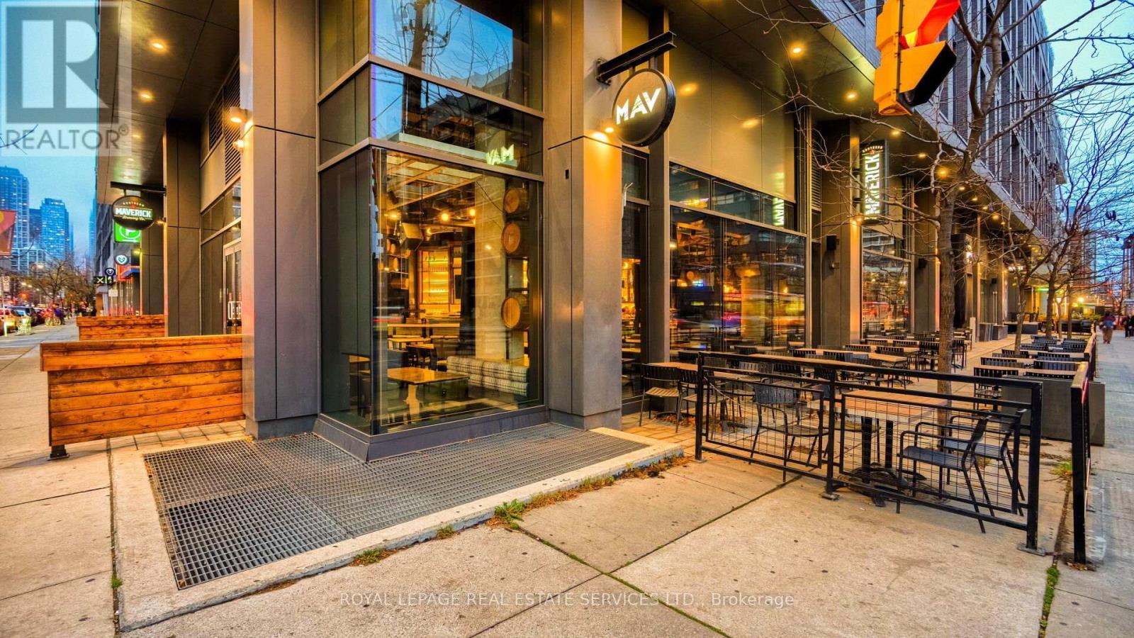 












1301 - 111 BATHURST STREET

,
Toronto,




Ontario
M5V0M9

