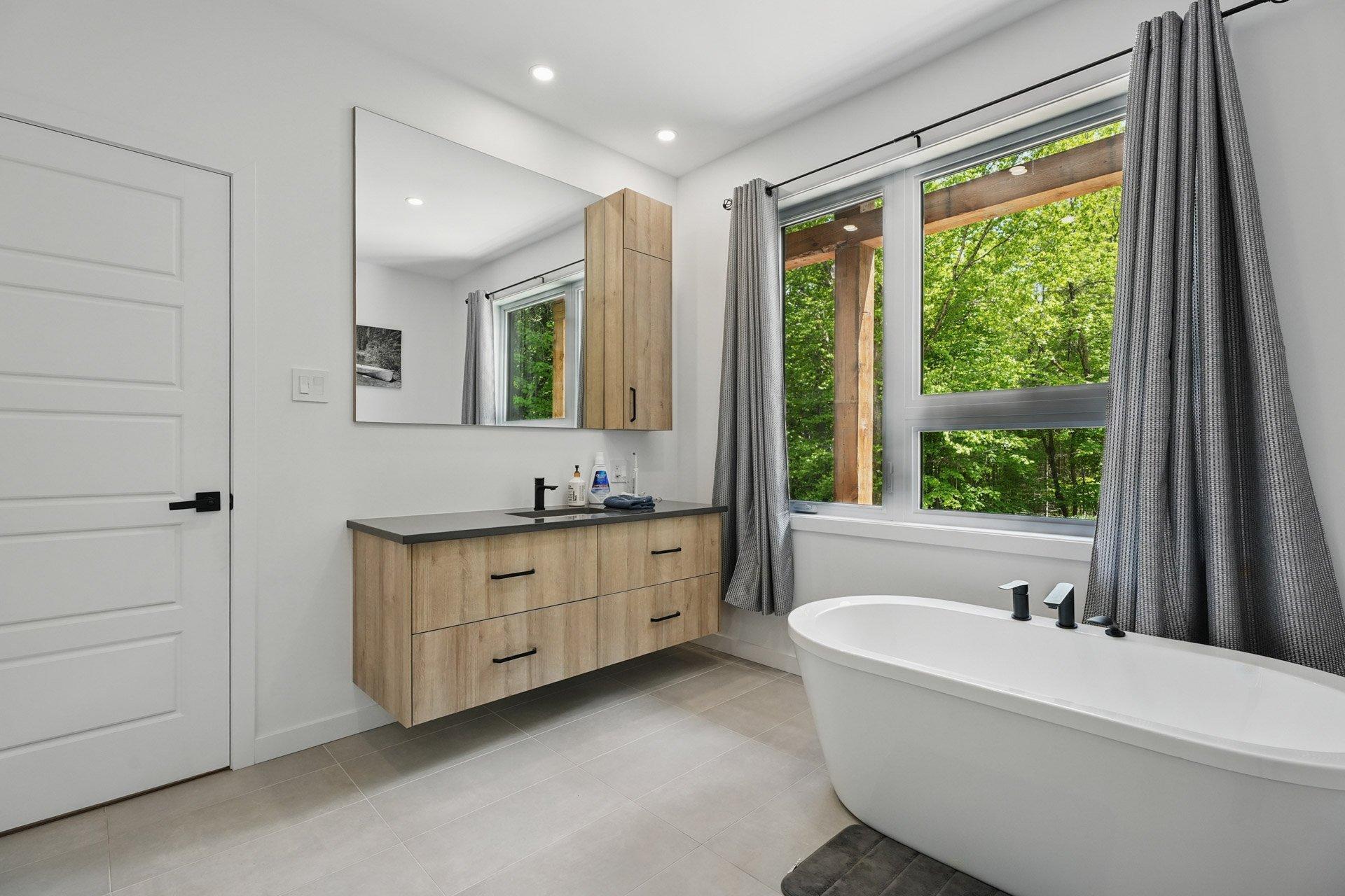 









61


Ch. du Marécage

,
Val-des-Monts,




QC
J8N4J5

